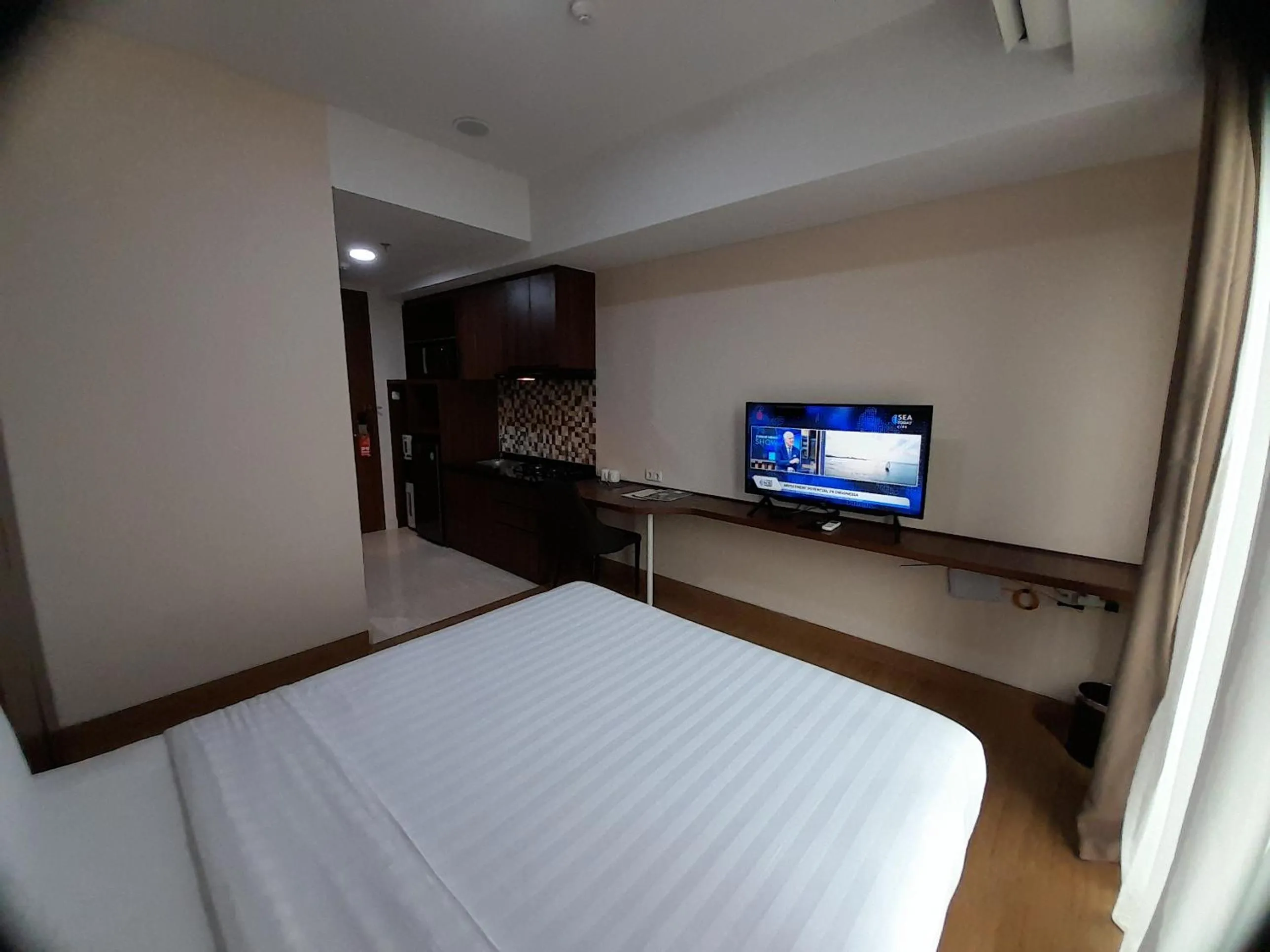 Living room, Bed in Kawana Golf Residence