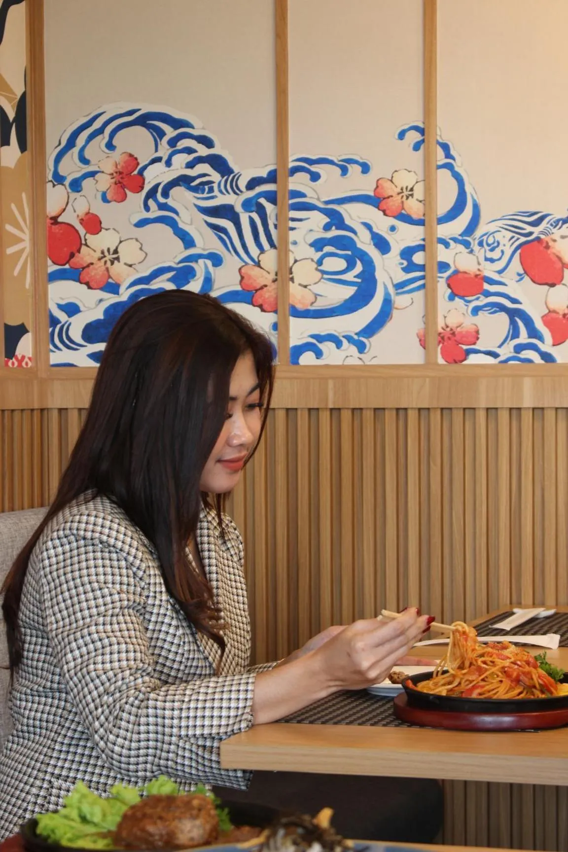 Restaurant/places to eat in Kawana Golf Residence