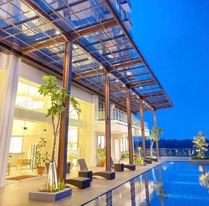 Swimming pool in Kawana Golf Residence