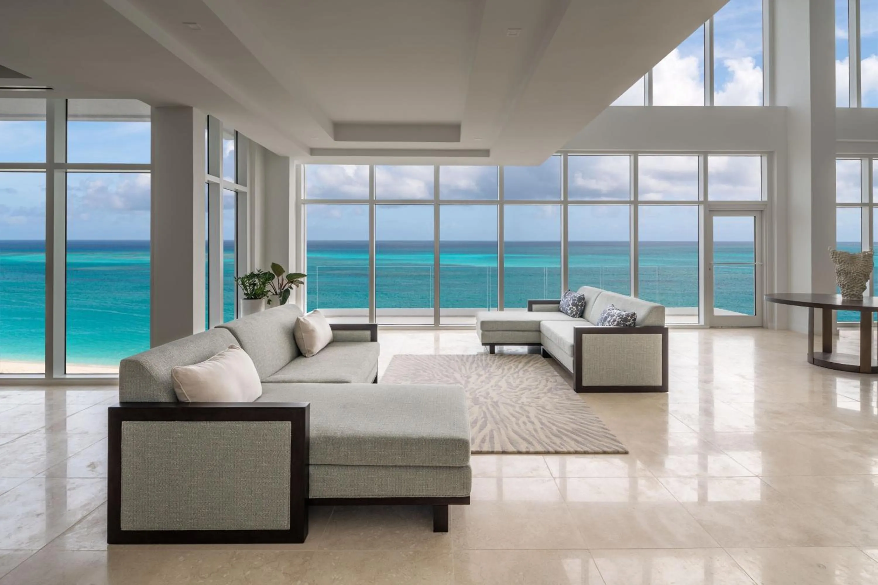 Living room, Bed in The Ritz-Carlton Residences, Turks & Caicos