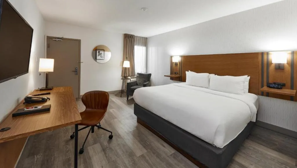 Bed in Stay Inn Express Toronto