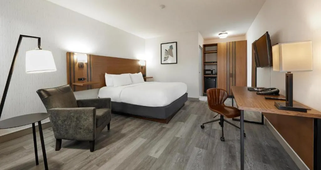 Bed in Stay Inn Express Toronto