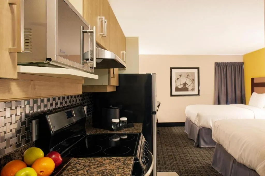Kitchen or kitchenette, Bed in Canadas Best Value Inn Toronto