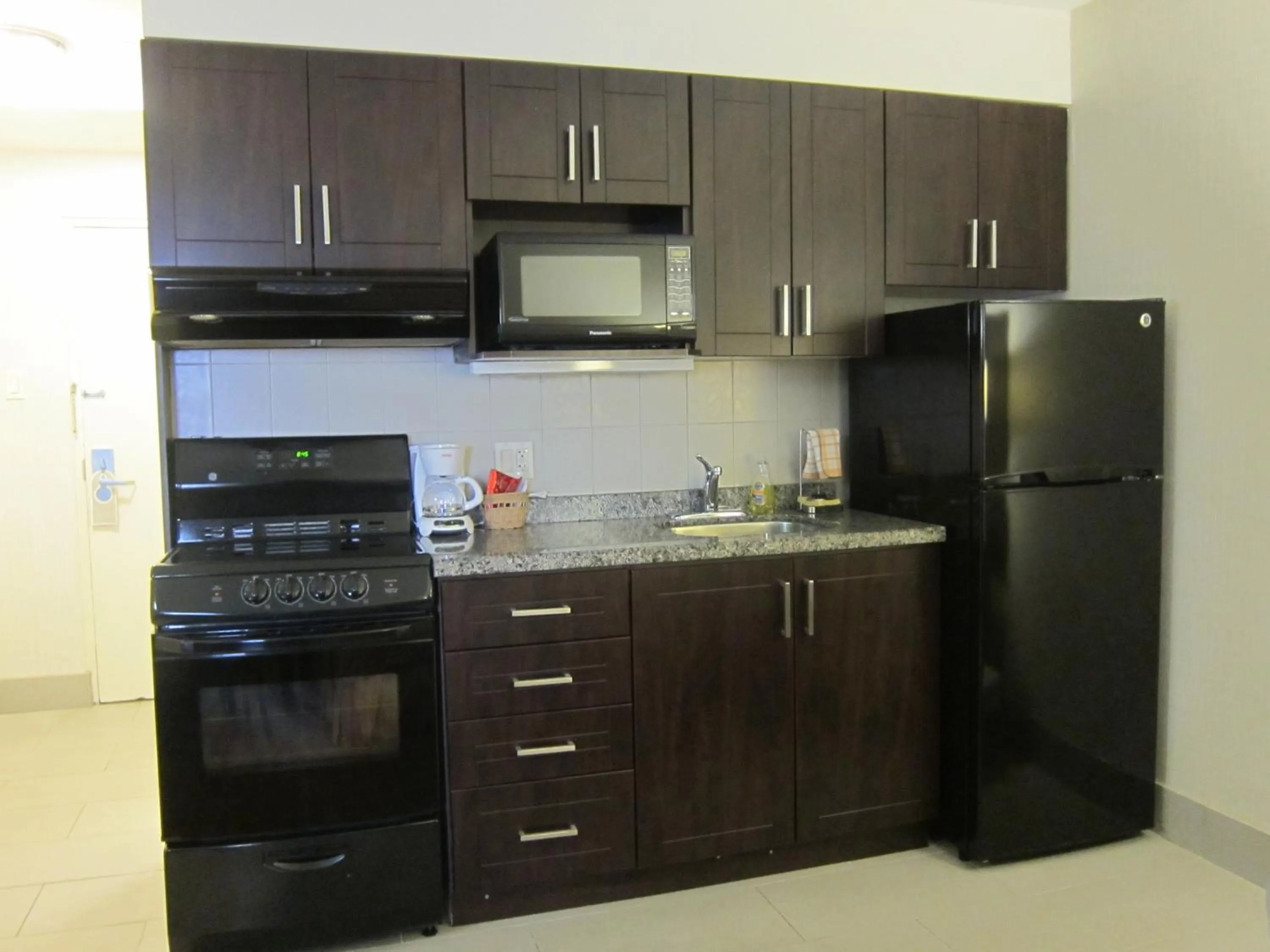 Kitchen or kitchenette in Canadas Best Value Inn Toronto
