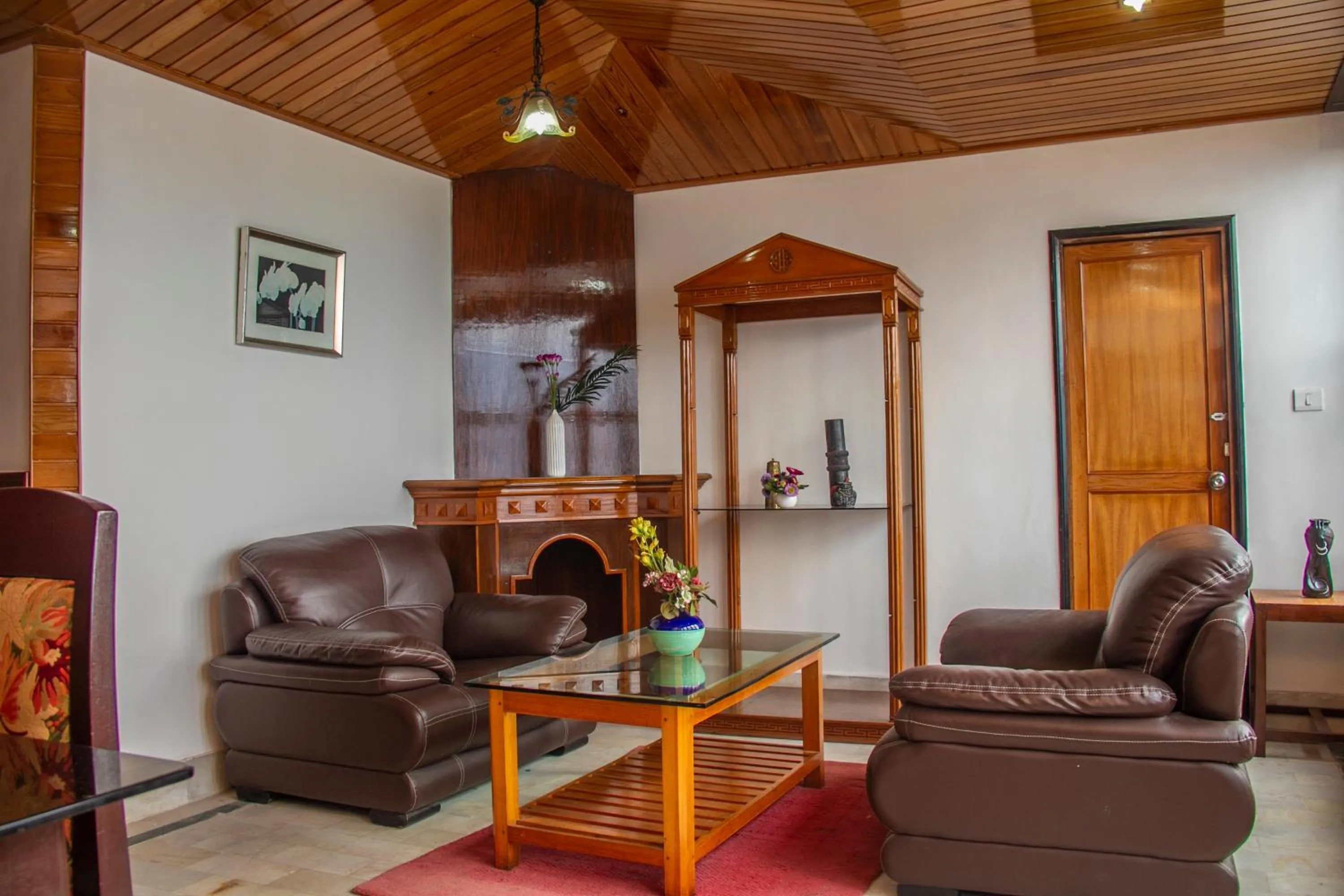 Central Hill Resort The Mall Road