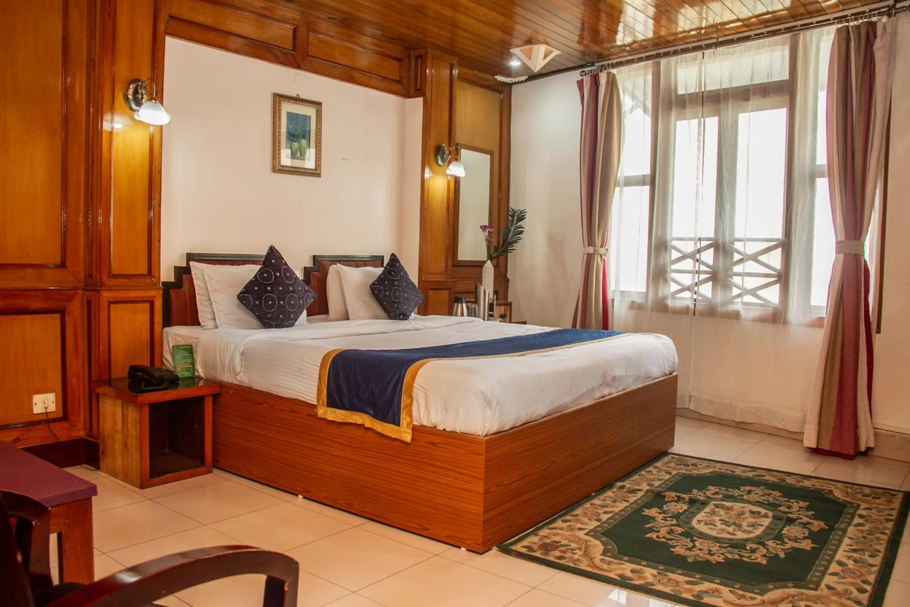 Bed in Central Hill Resort The Mall Road