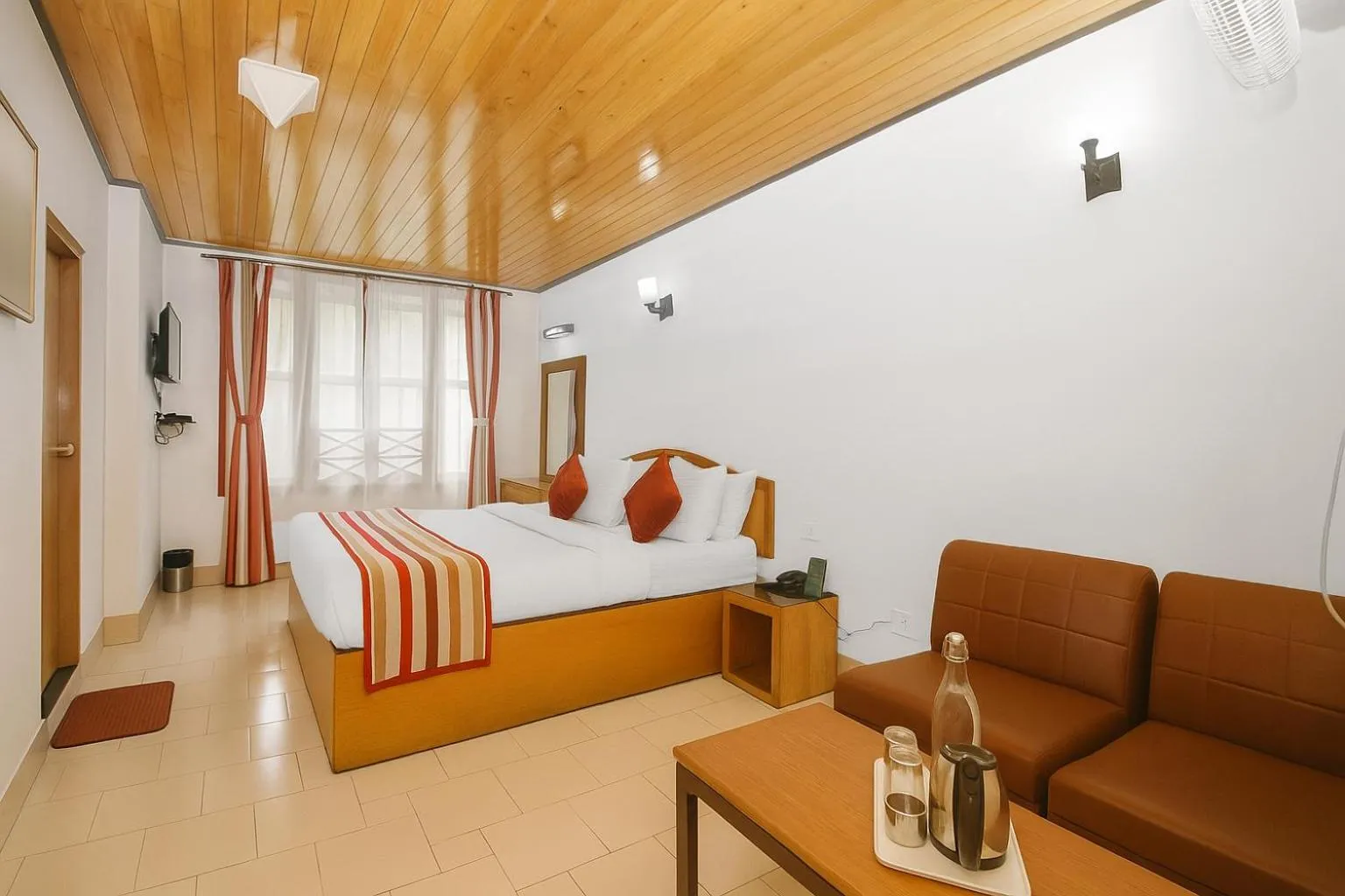 Bed in Central Hill Resort The Mall Road