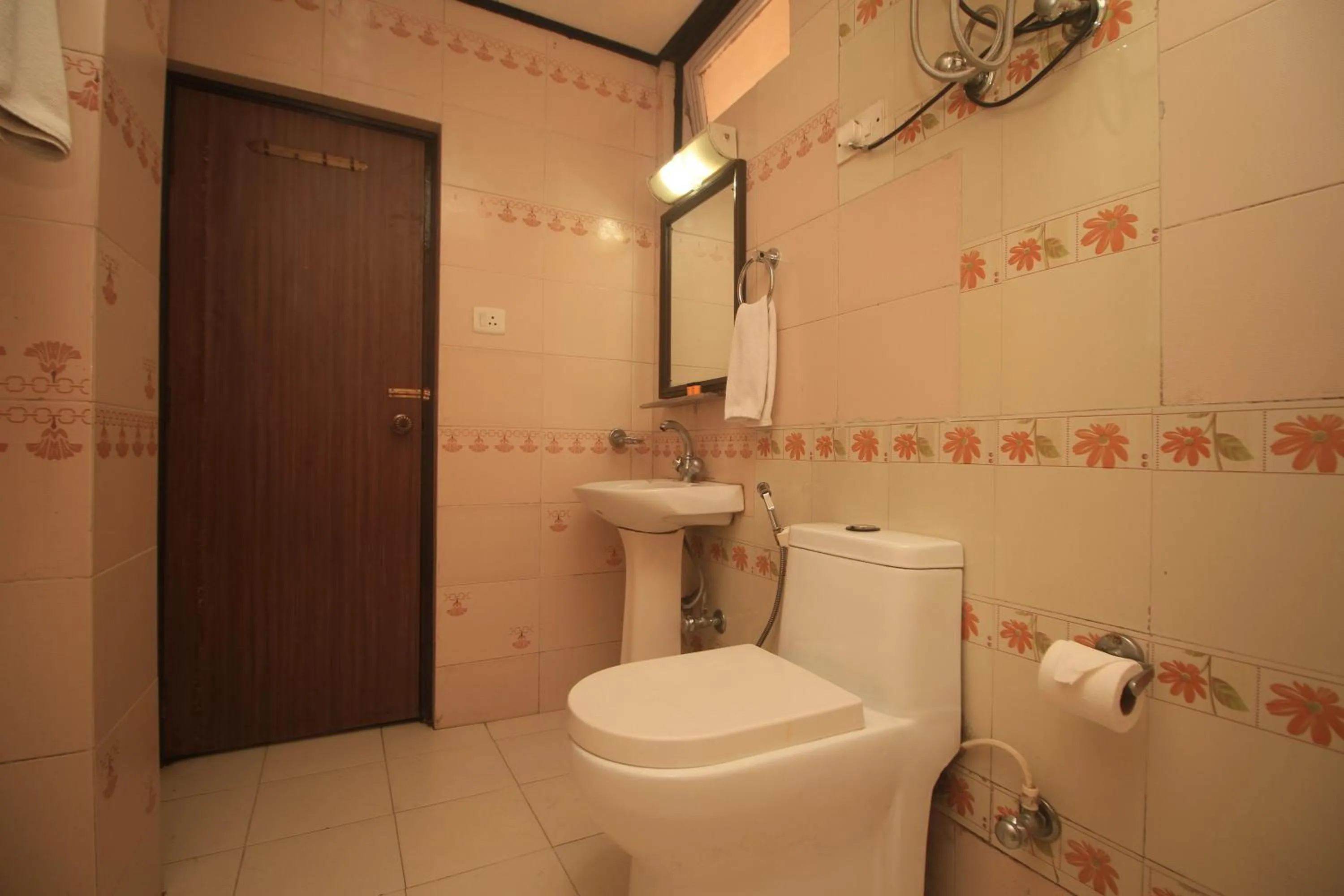 Central Hill Resort The Mall Road