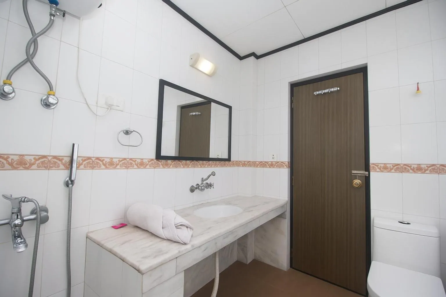 Central Hill Resort The Mall Road