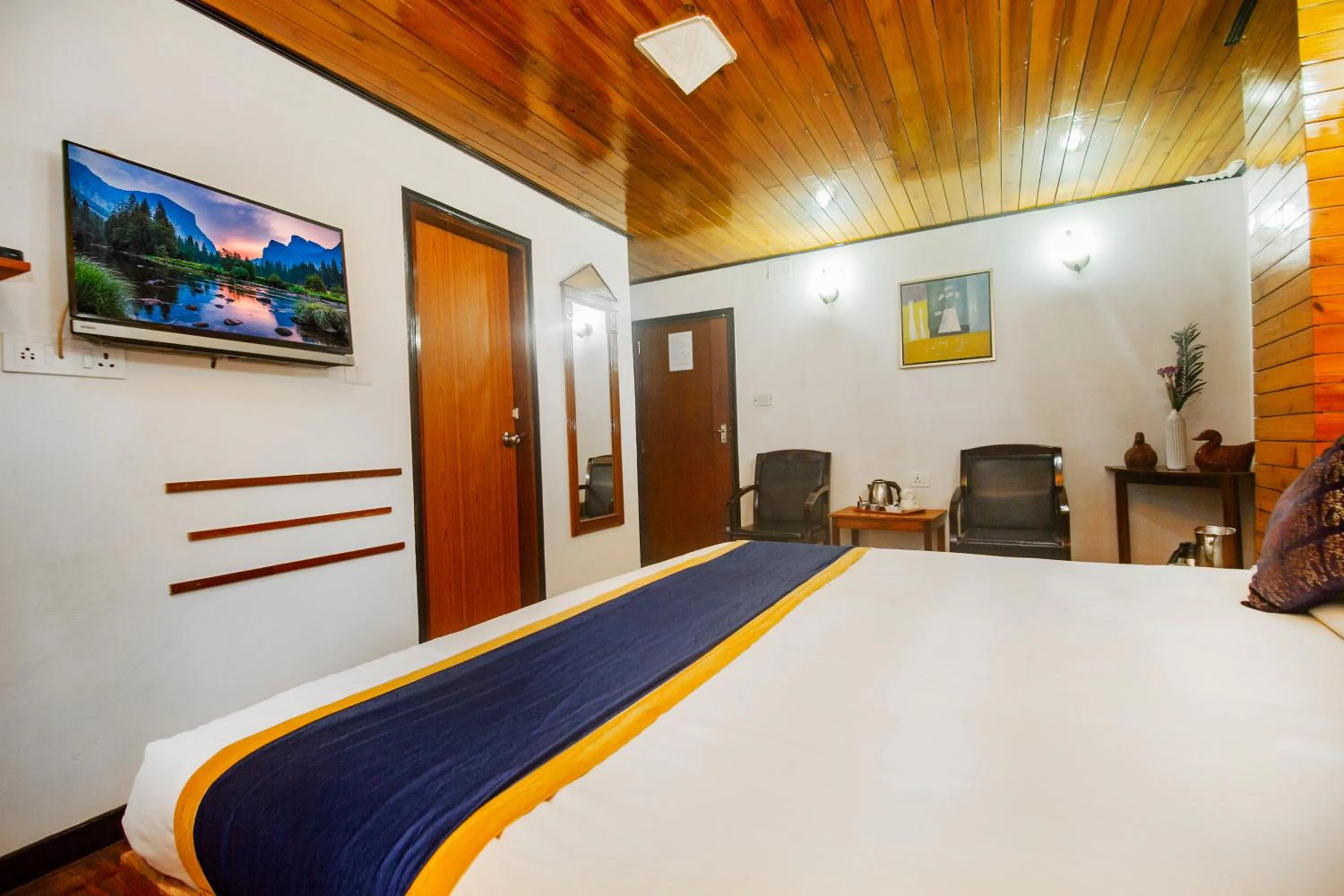 Deluxe Room in Central Hill Resort The Mall Road