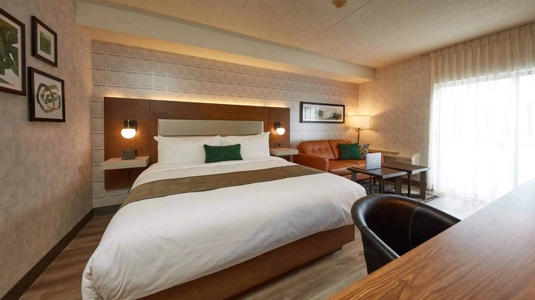 Photo of the whole room, Bed in Stay Inn Hotel Toronto