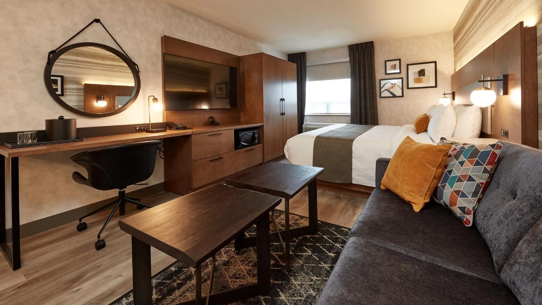 Photo of the whole room, Bed in Stay Inn Hotel Toronto