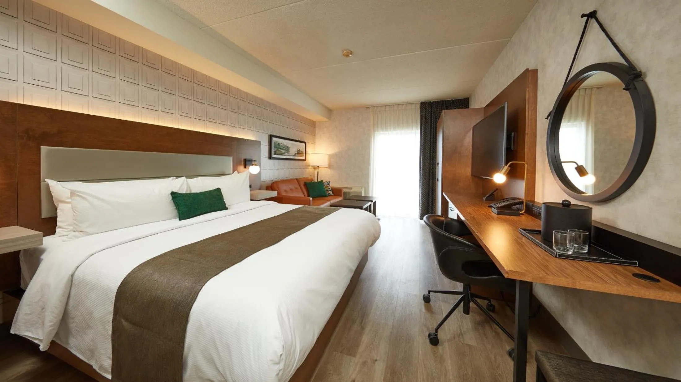 Photo of the whole room, Bed in Stay Inn Hotel Toronto