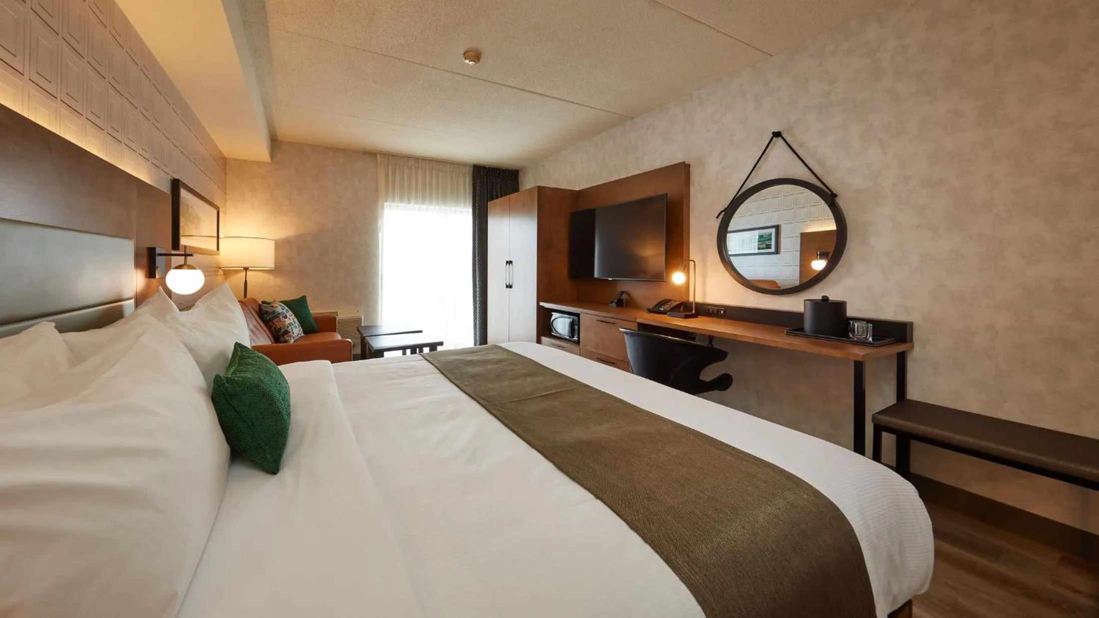 Photo of the whole room, Bed in Stay Inn Hotel Toronto