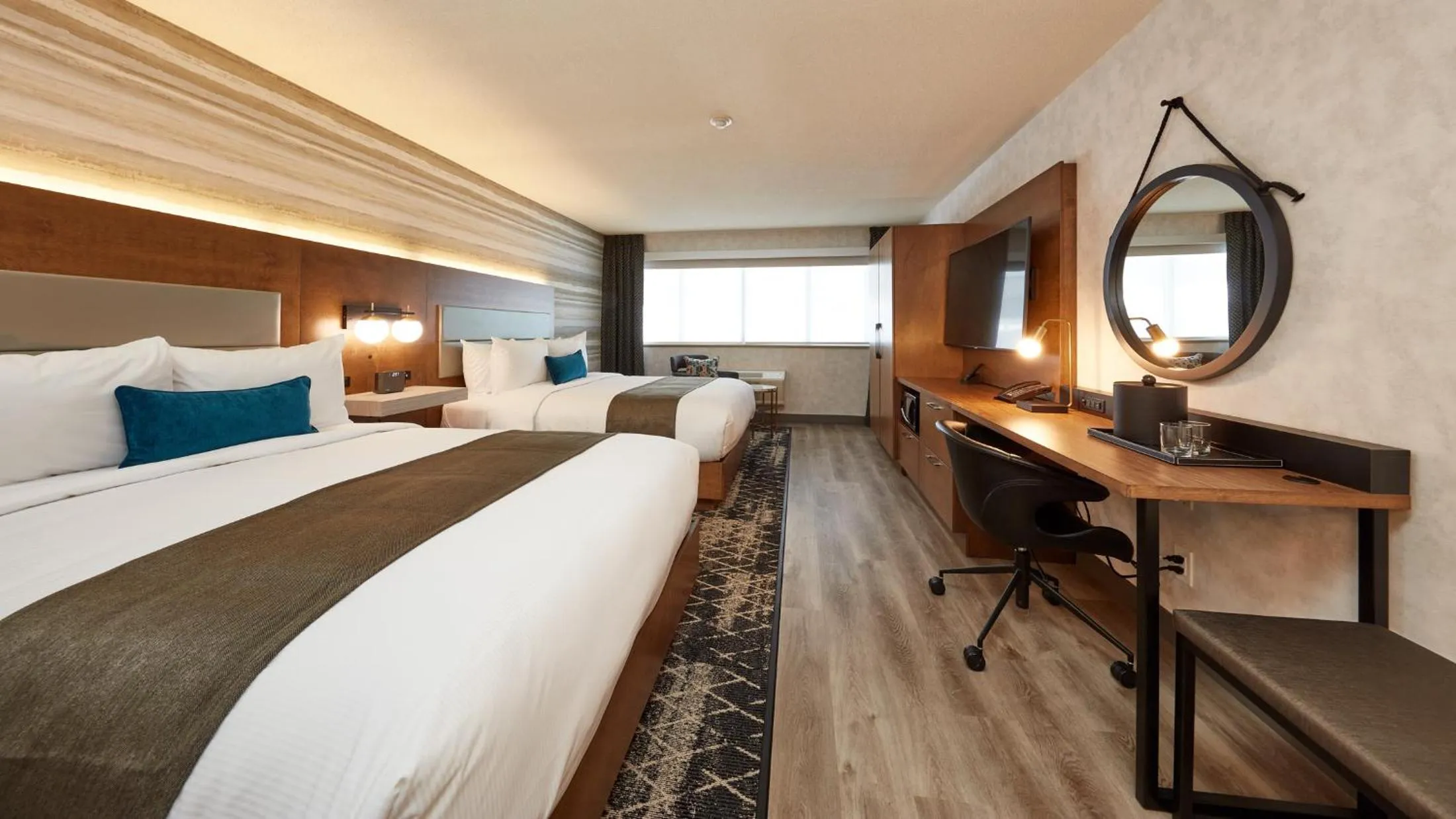 Photo of the whole room, Bed in Stay Inn Hotel Toronto