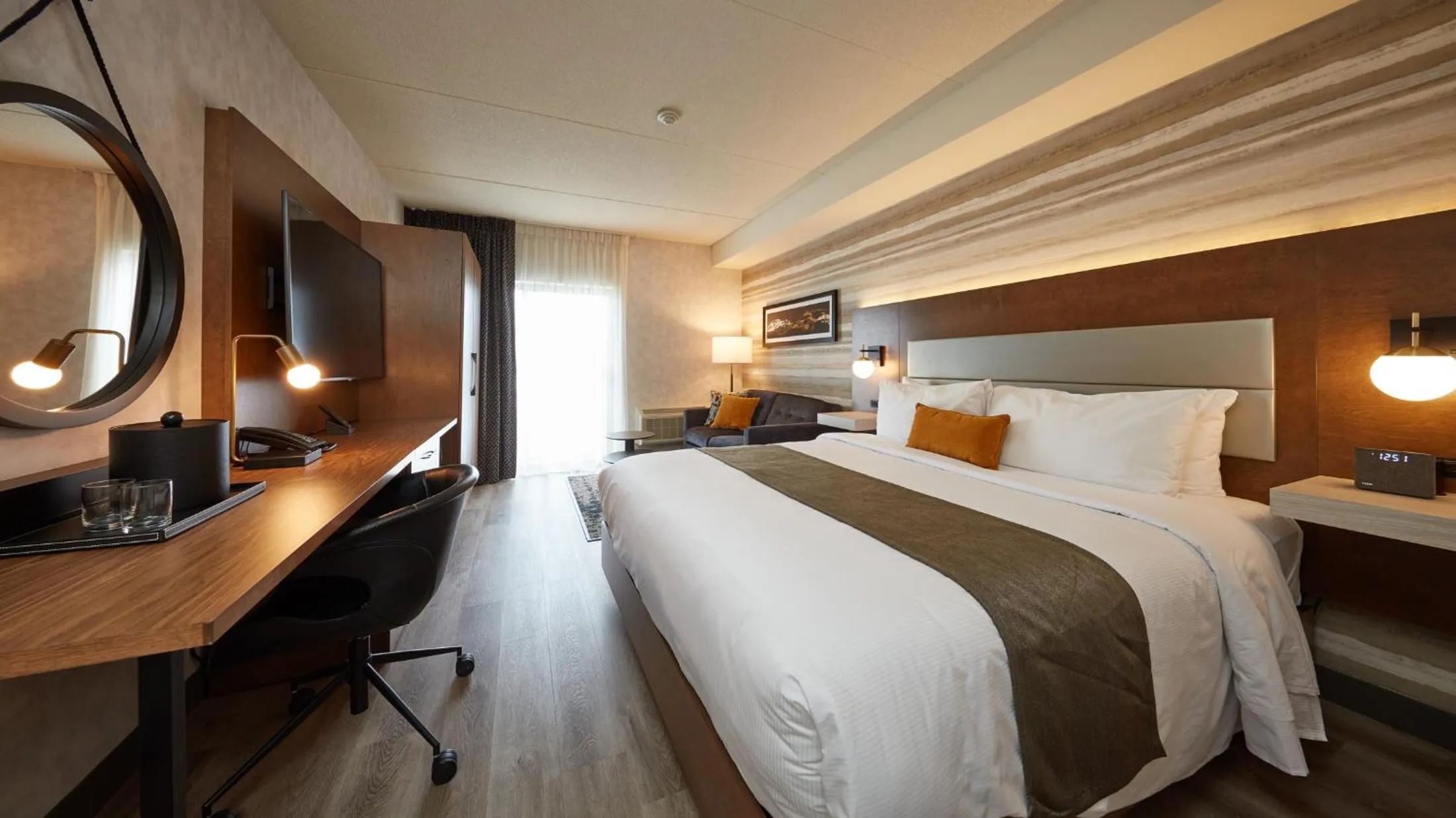 Photo of the whole room, Bed in Stay Inn Hotel Toronto