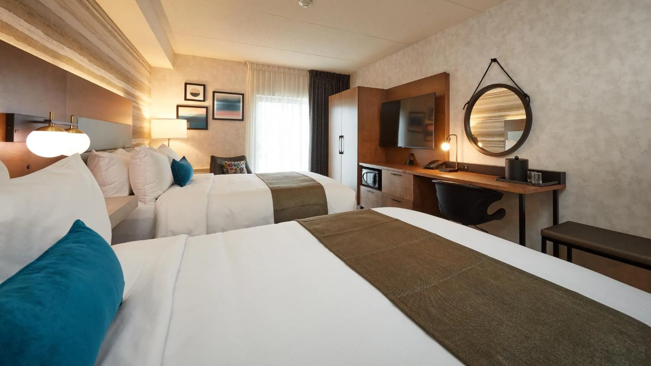 Photo of the whole room, Bed in Stay Inn Hotel Toronto