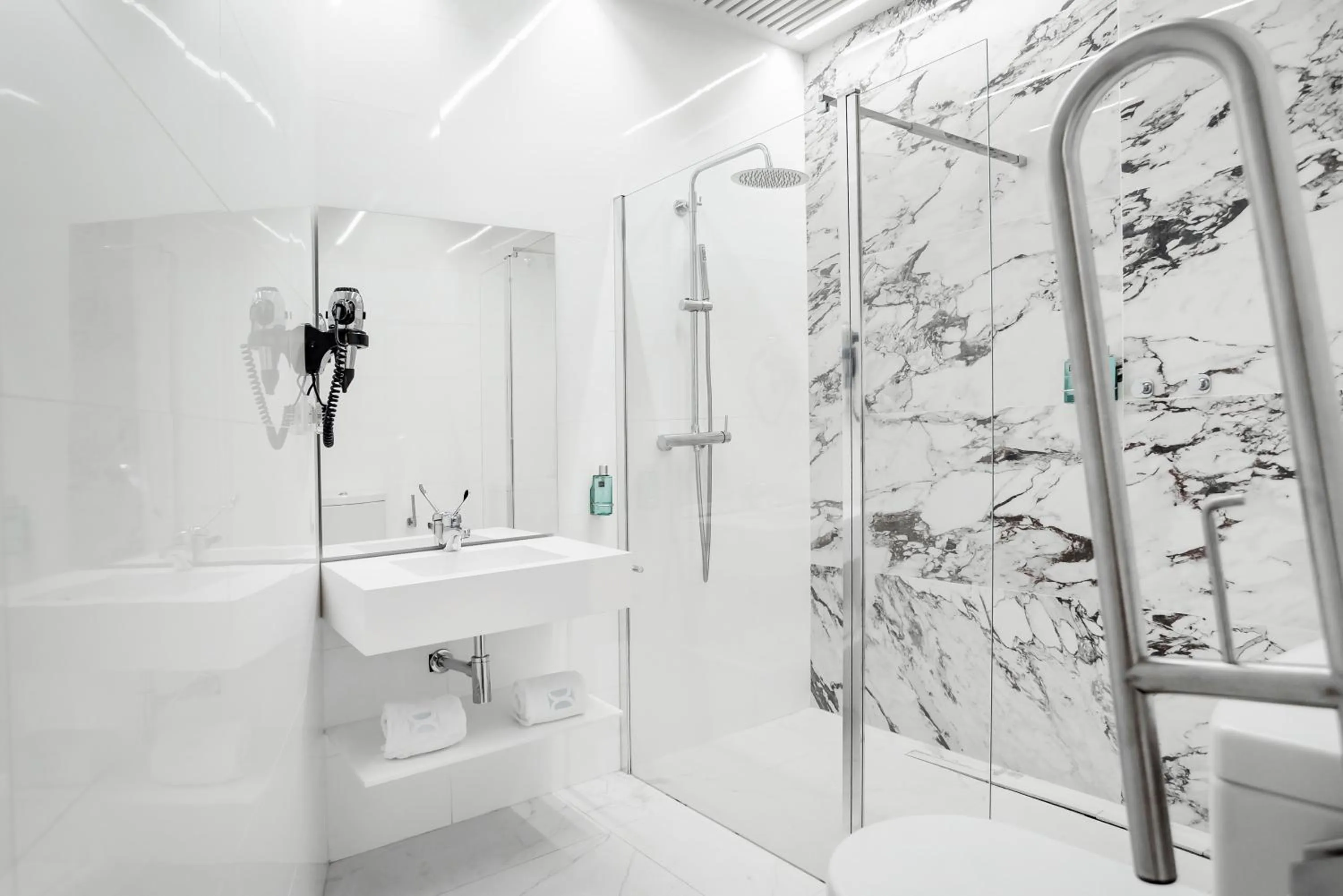 Bathroom in Hotel La Casa de Los Mosaicos by Maxi Hoteles