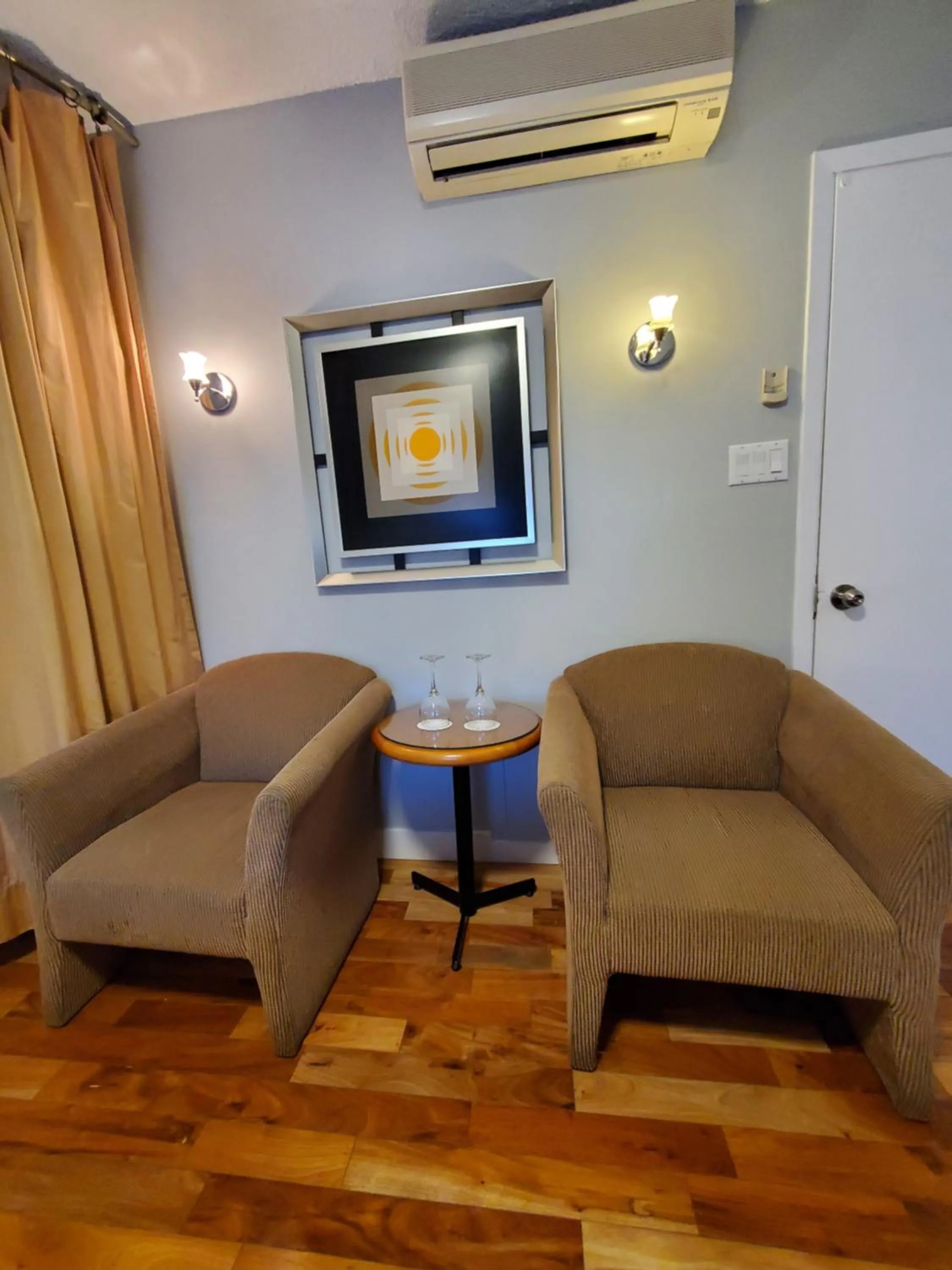 Seating Area in Auberge Le Pomerol