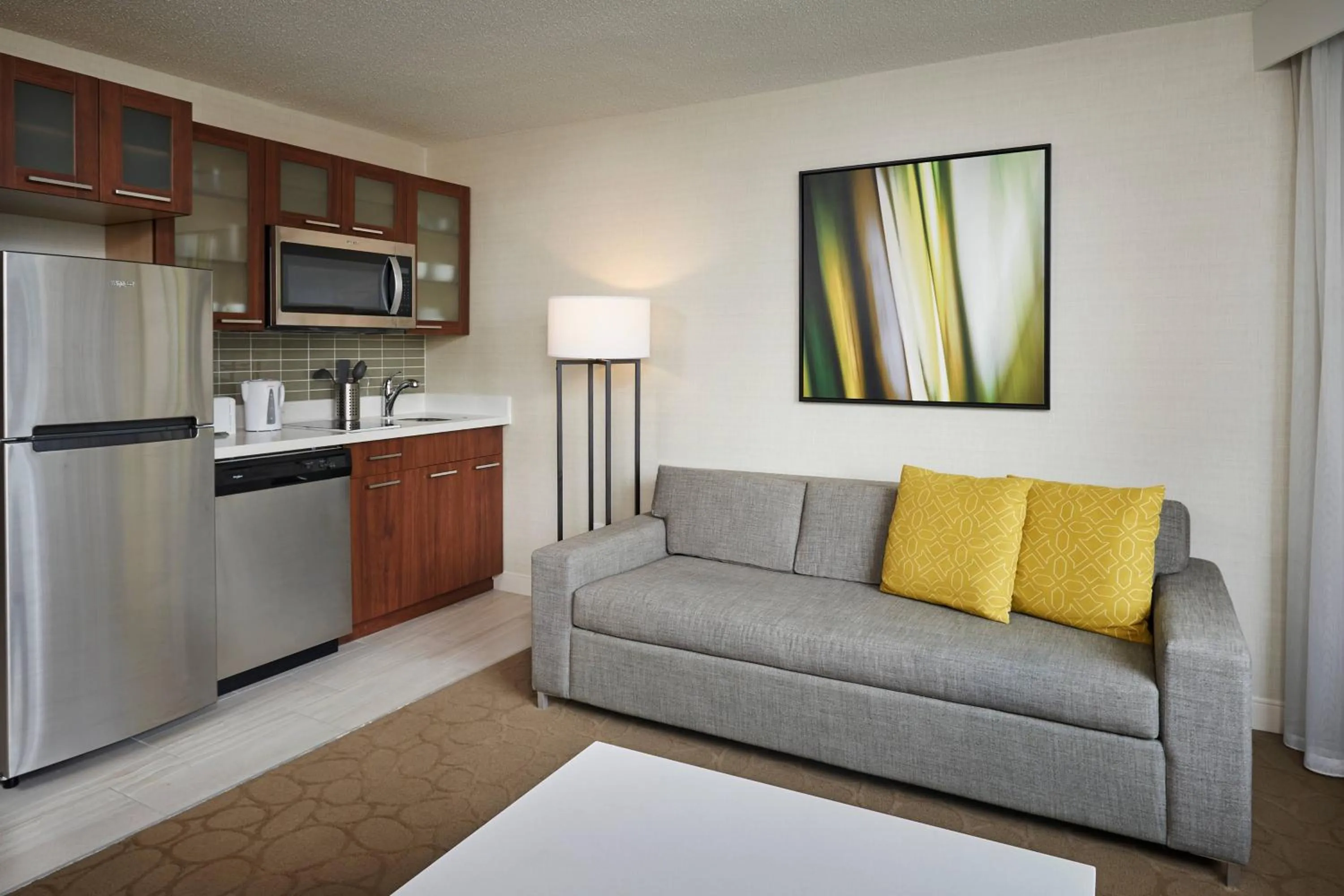 Kitchen or kitchenette in Delta Hotels by Marriott Toronto Mississauga