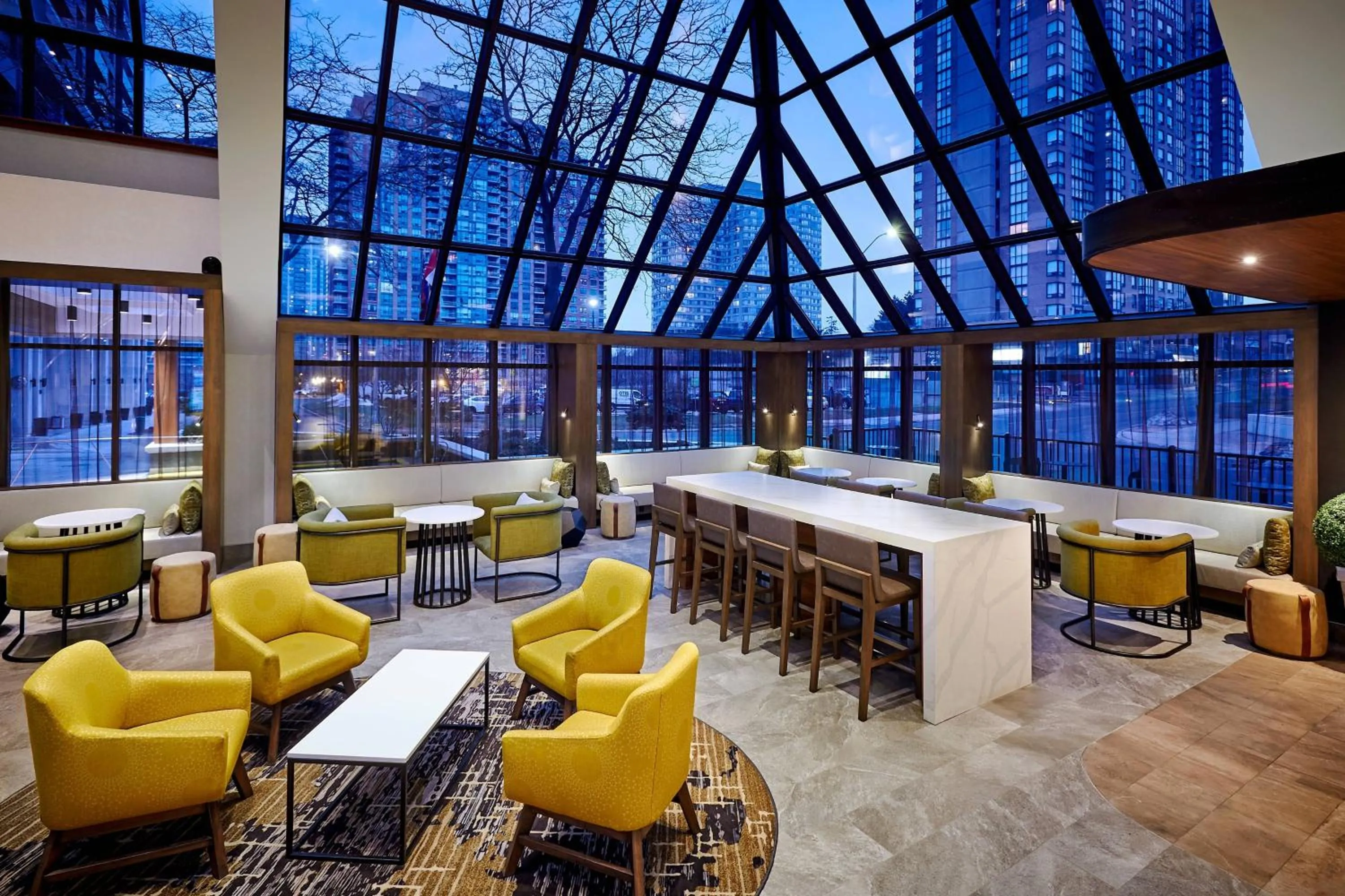 Lobby or reception in Delta Hotels by Marriott Toronto Mississauga