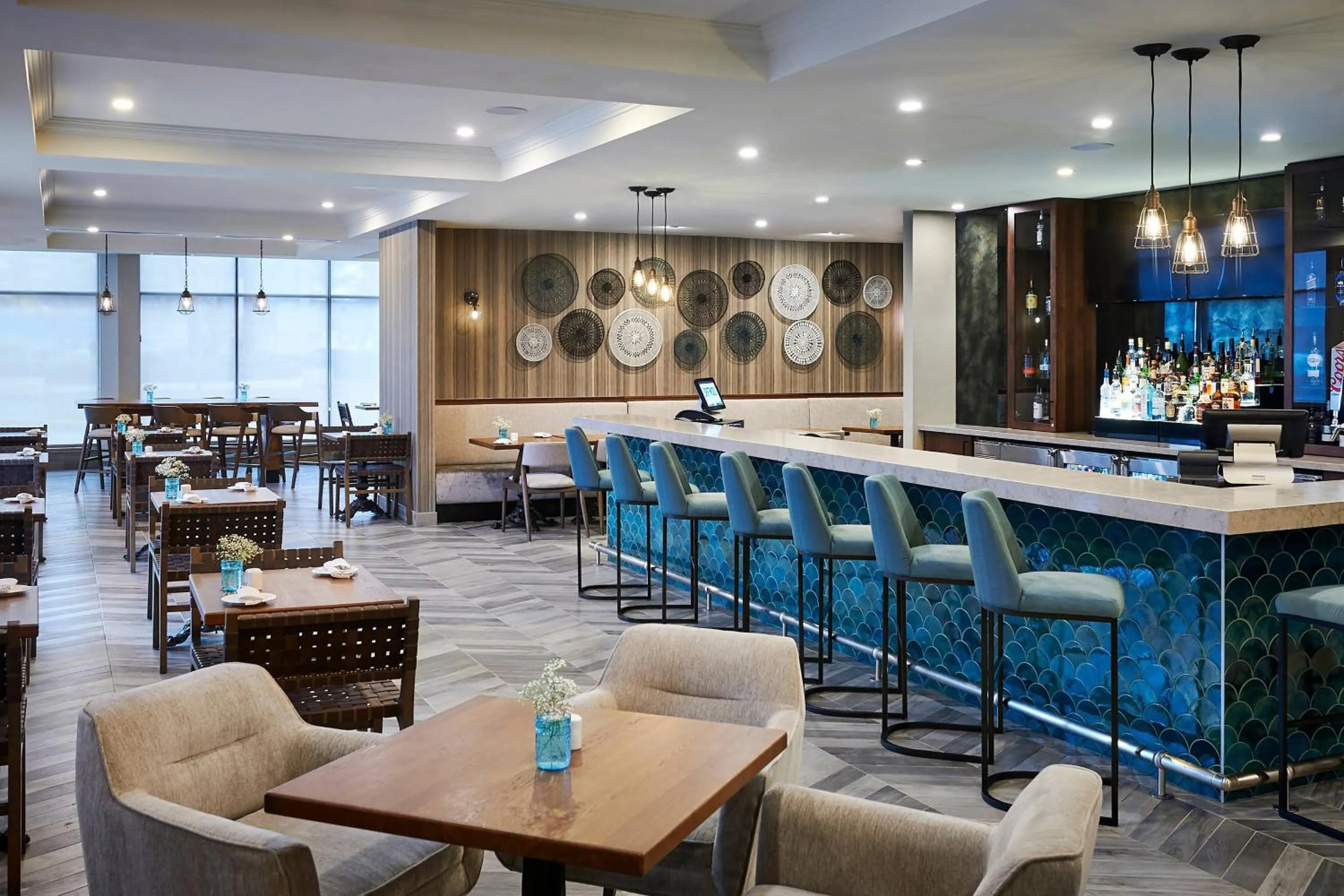 Lounge or bar in Delta Hotels by Marriott Toronto Mississauga