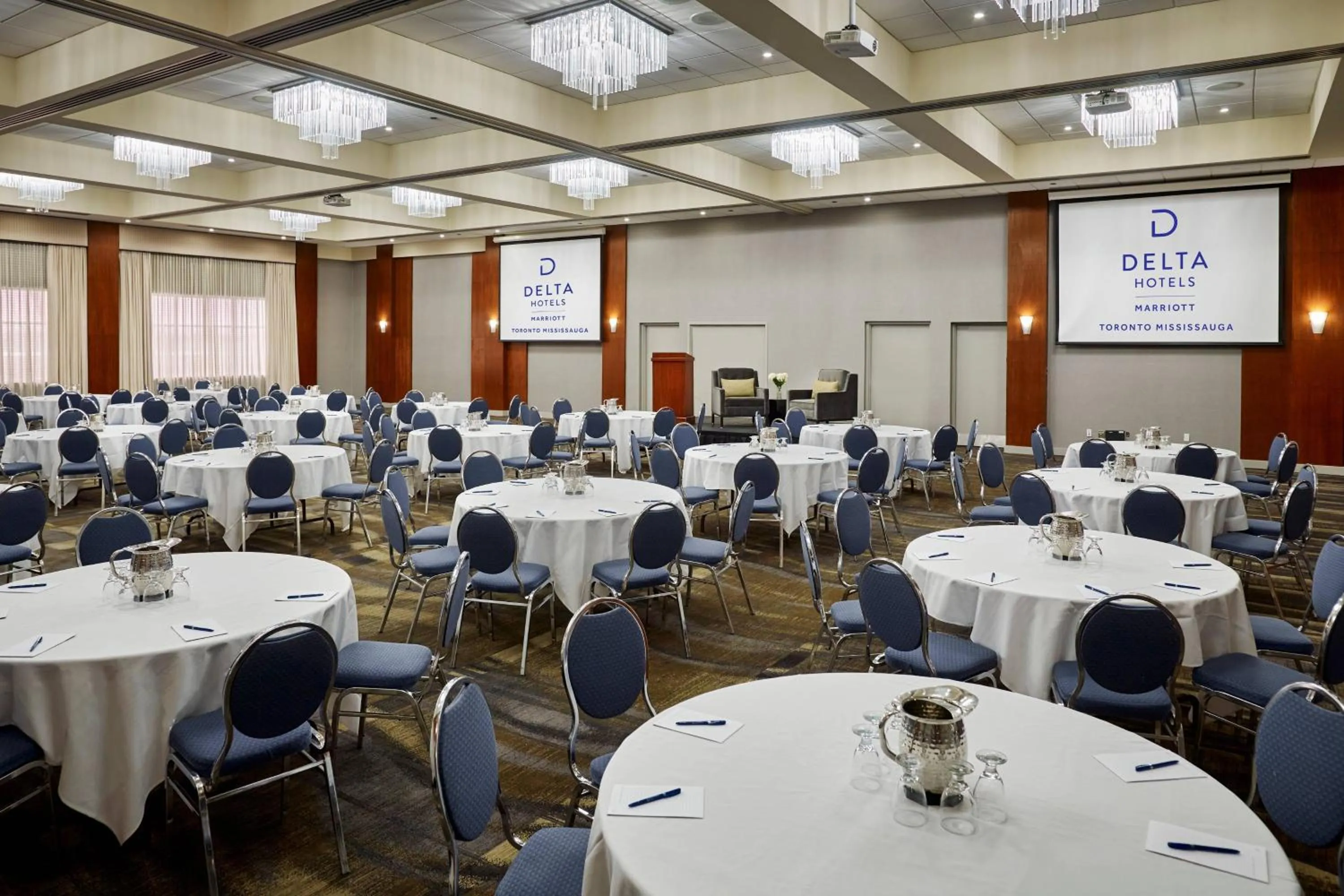 Meeting/conference room in Delta Hotels by Marriott Toronto Mississauga