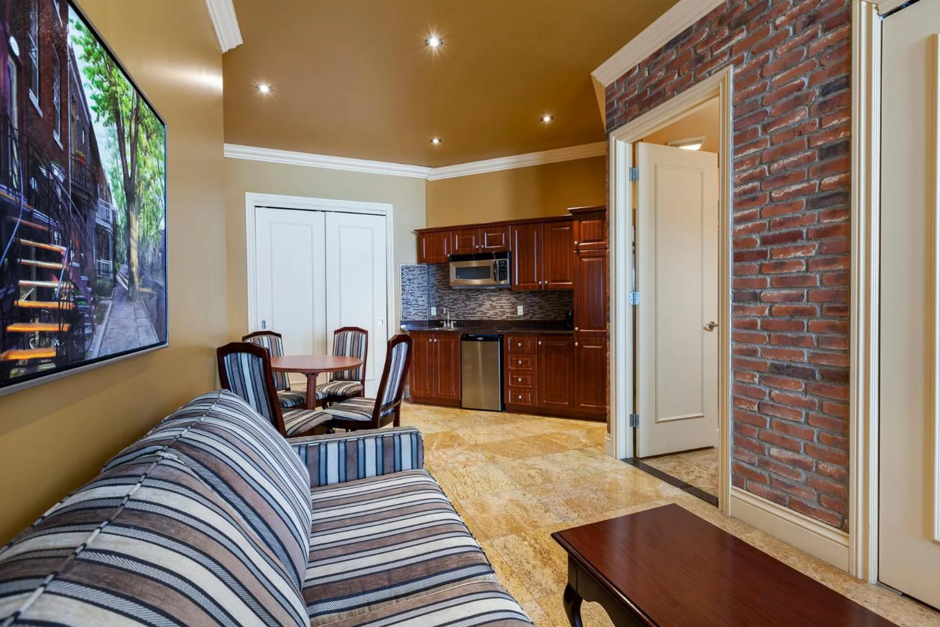 Kitchen or kitchenette in Le Nouvel Hotel