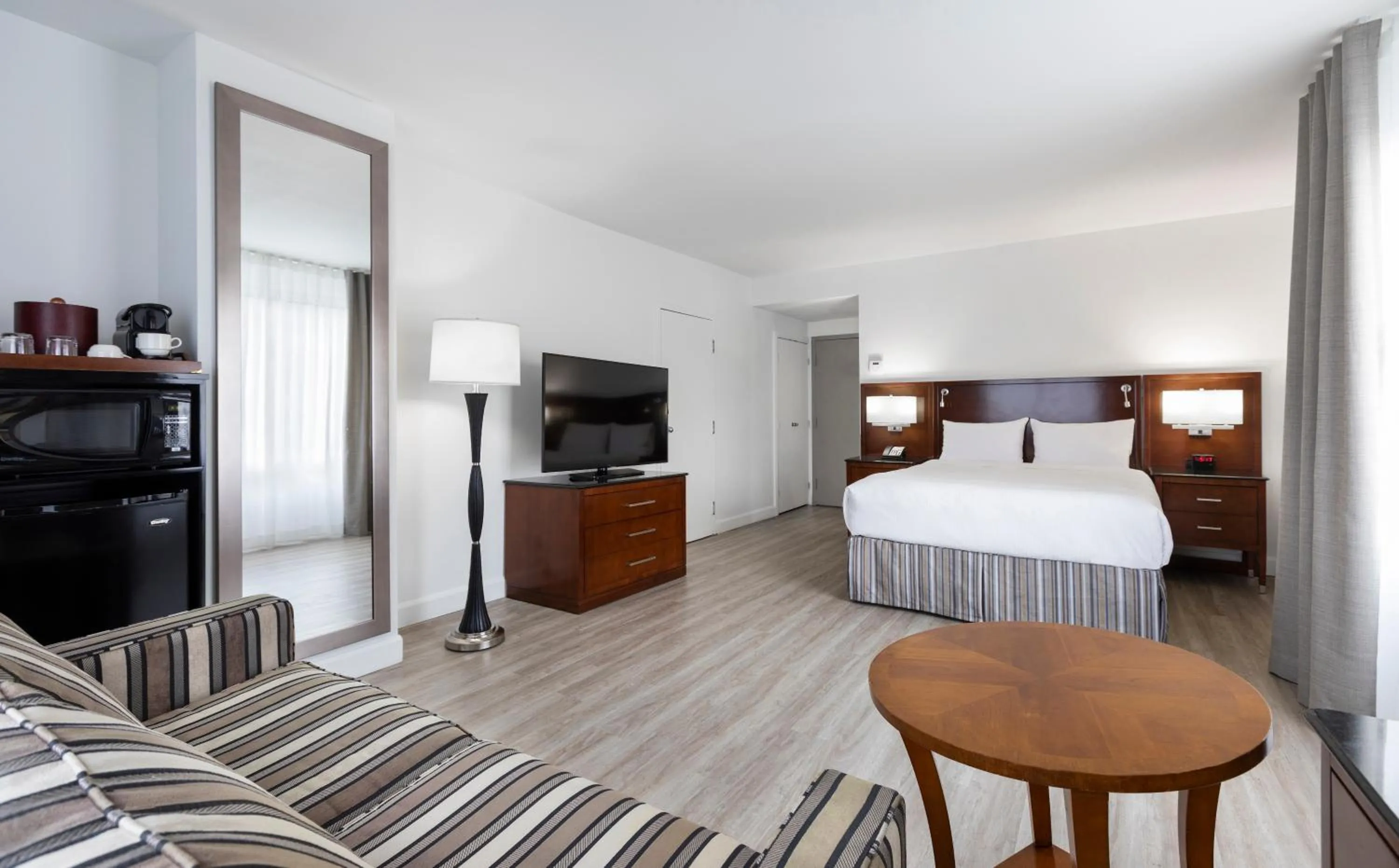 Bedroom, Bed in Le Nouvel Hotel