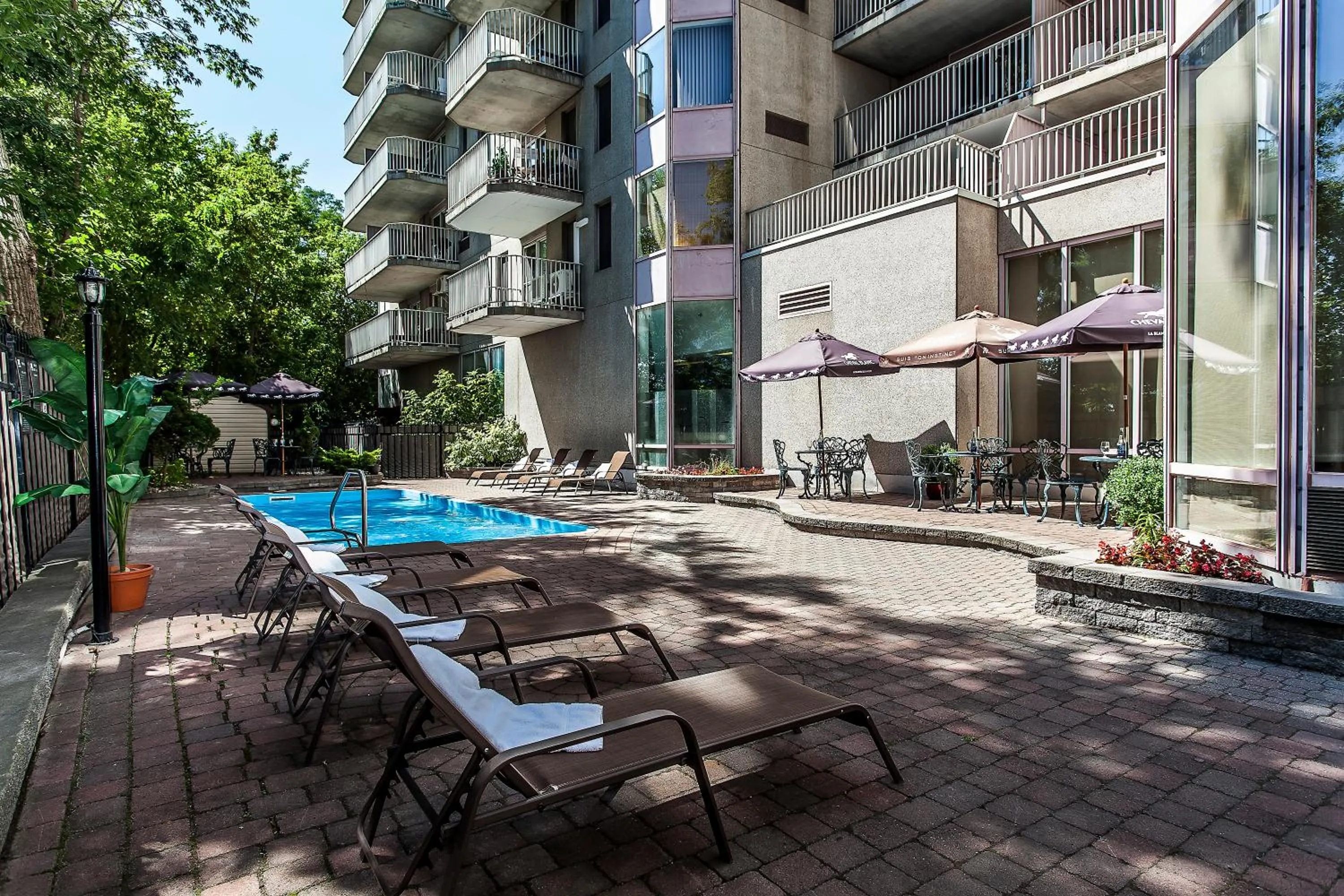 Swimming pool in Le Nouvel Hotel