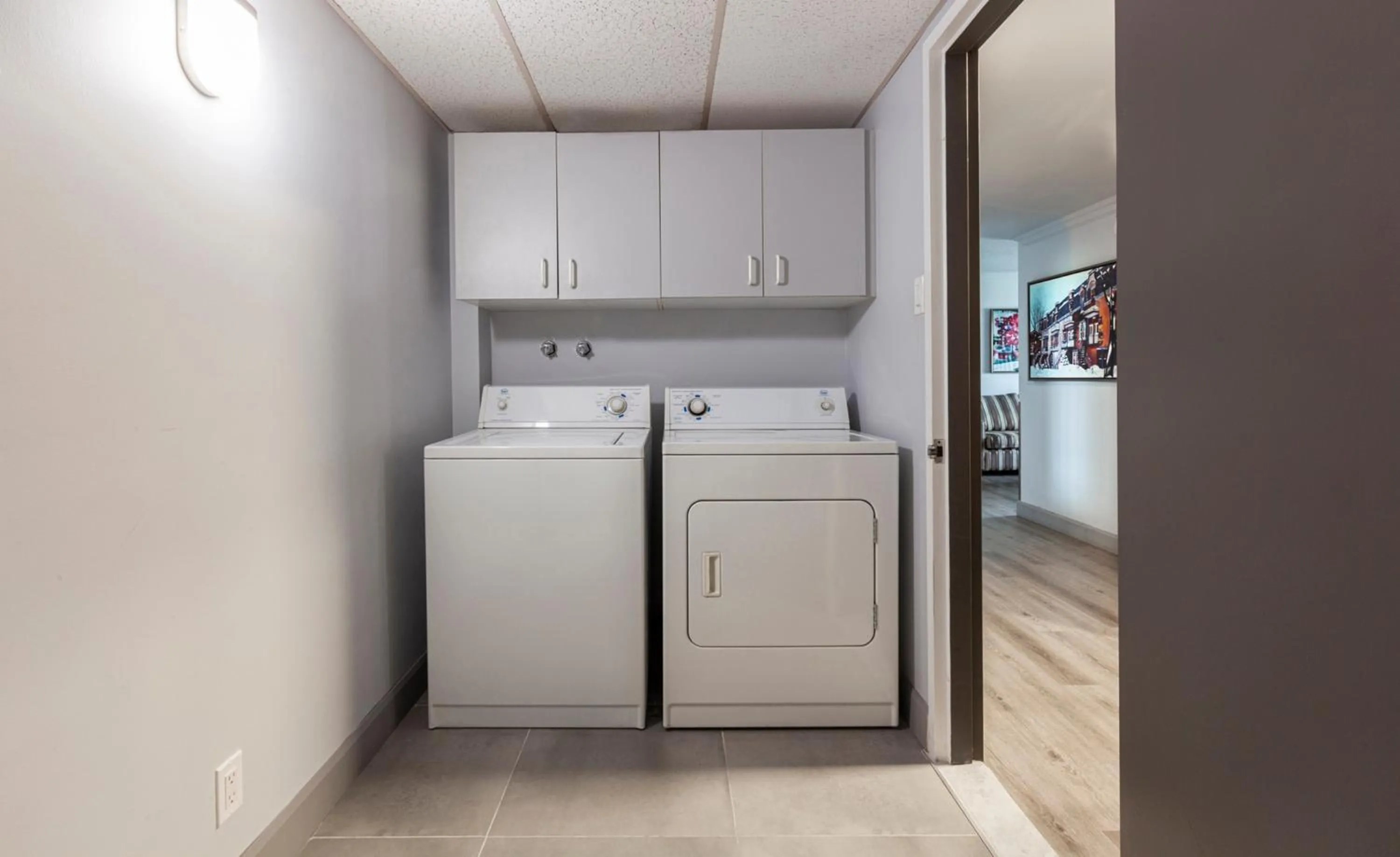 washing machine in Le Nouvel Hotel