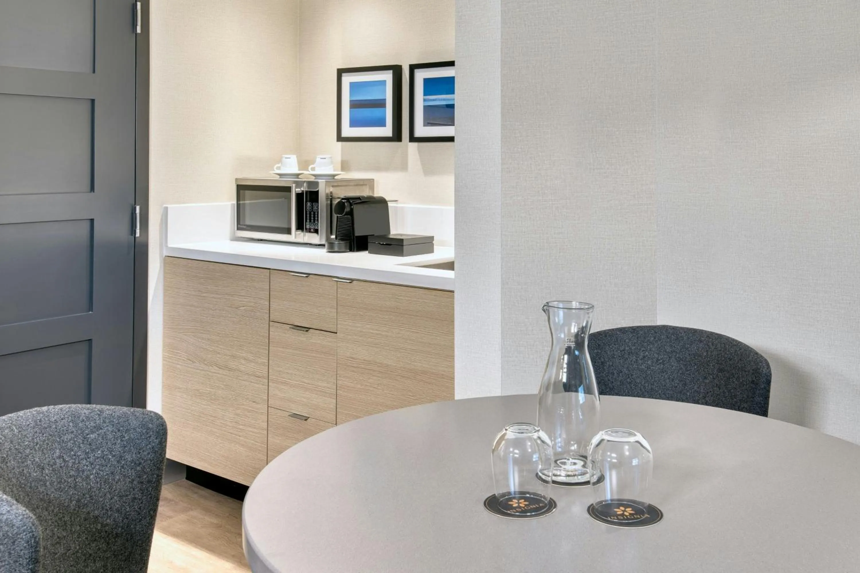 Photo of the whole room in The Insignia Hotel, Sarnia, a Tribute Portfolio Hotel