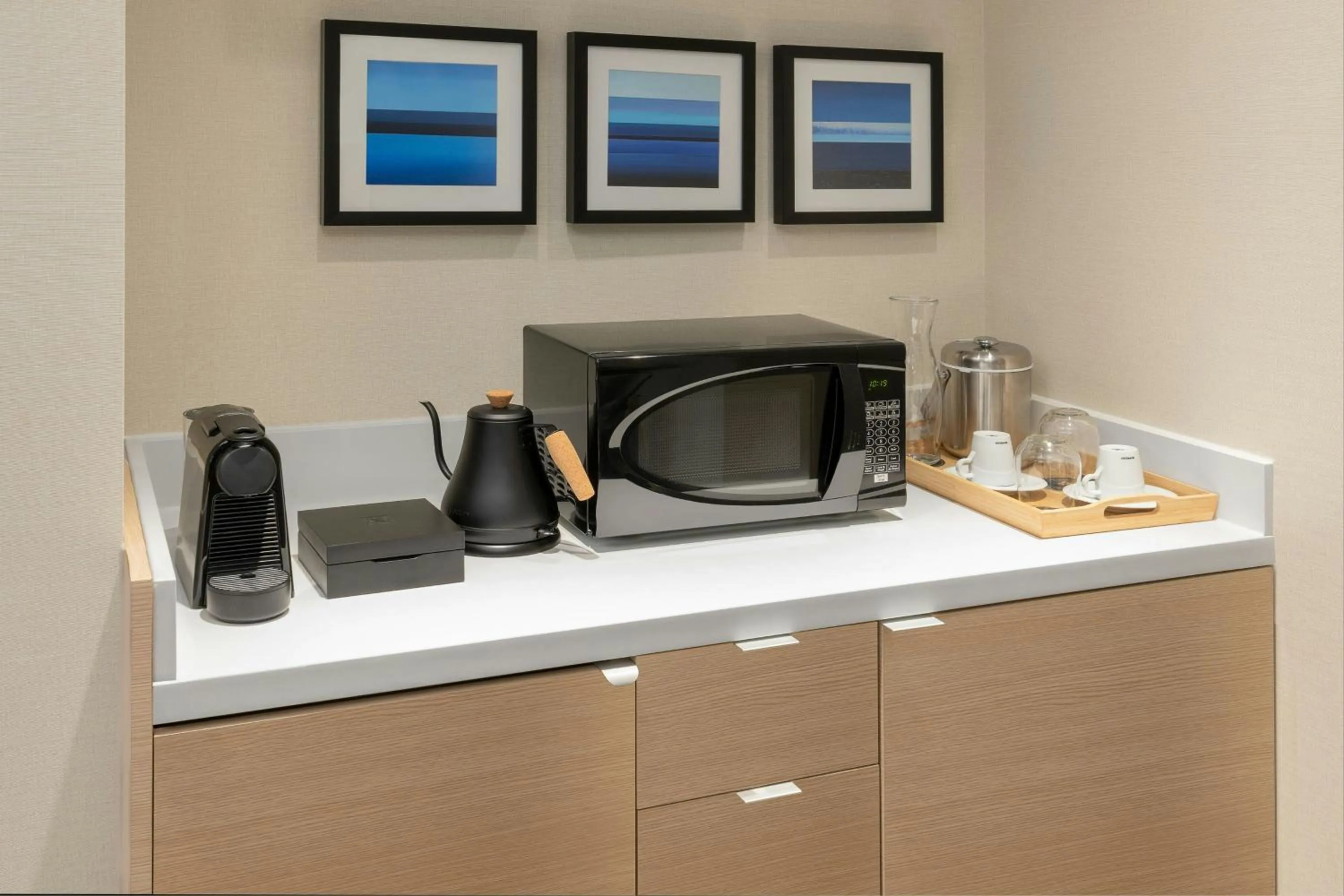 Photo of the whole room in The Insignia Hotel, Sarnia, a Tribute Portfolio Hotel