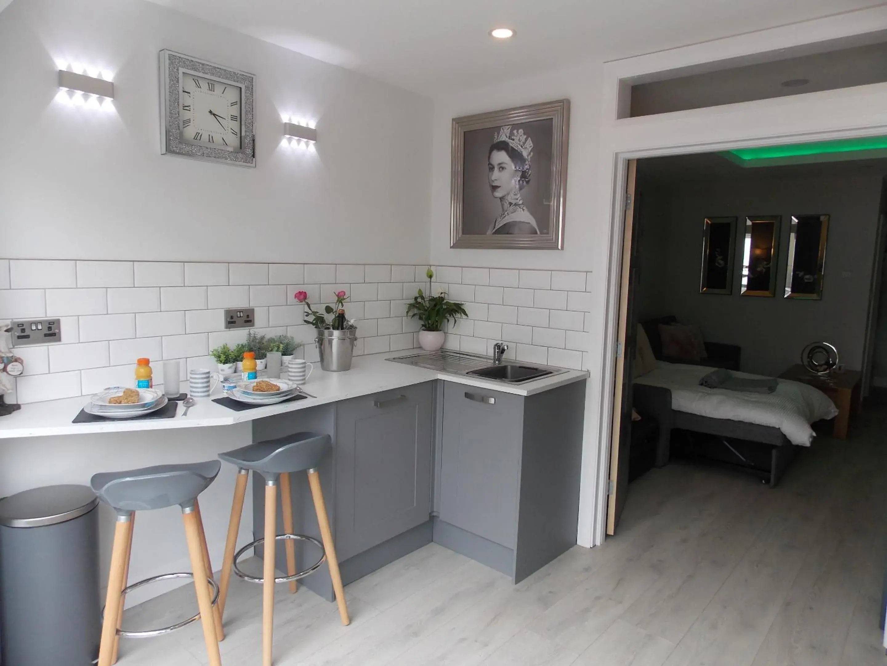 One-Bedroom Apartment in Eden Suite Sasco Apartments One-Bedroom Apartment in Eden Suite Sasco Apartments