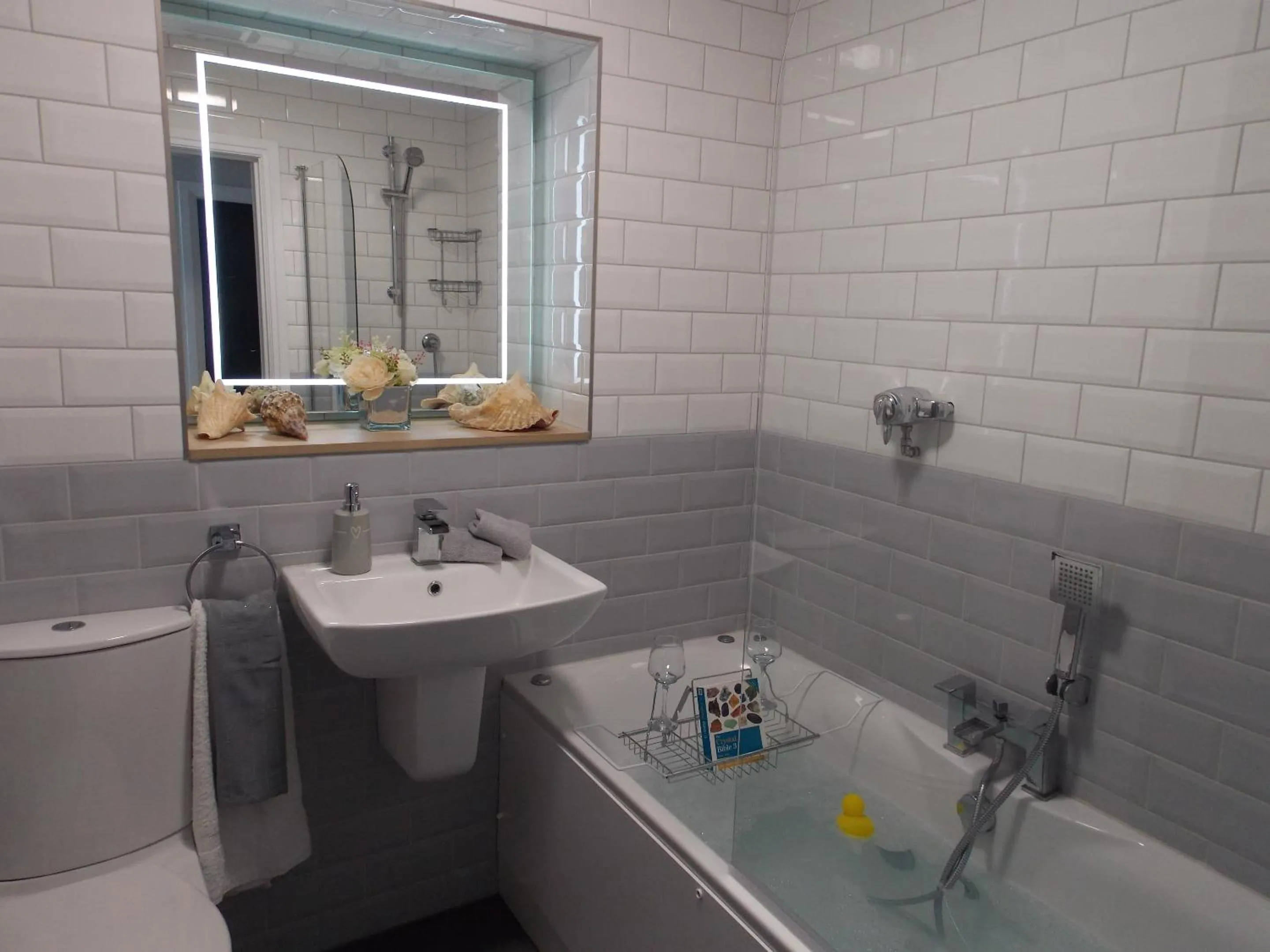 Bathroom in Eden Suite Sasco Apartments