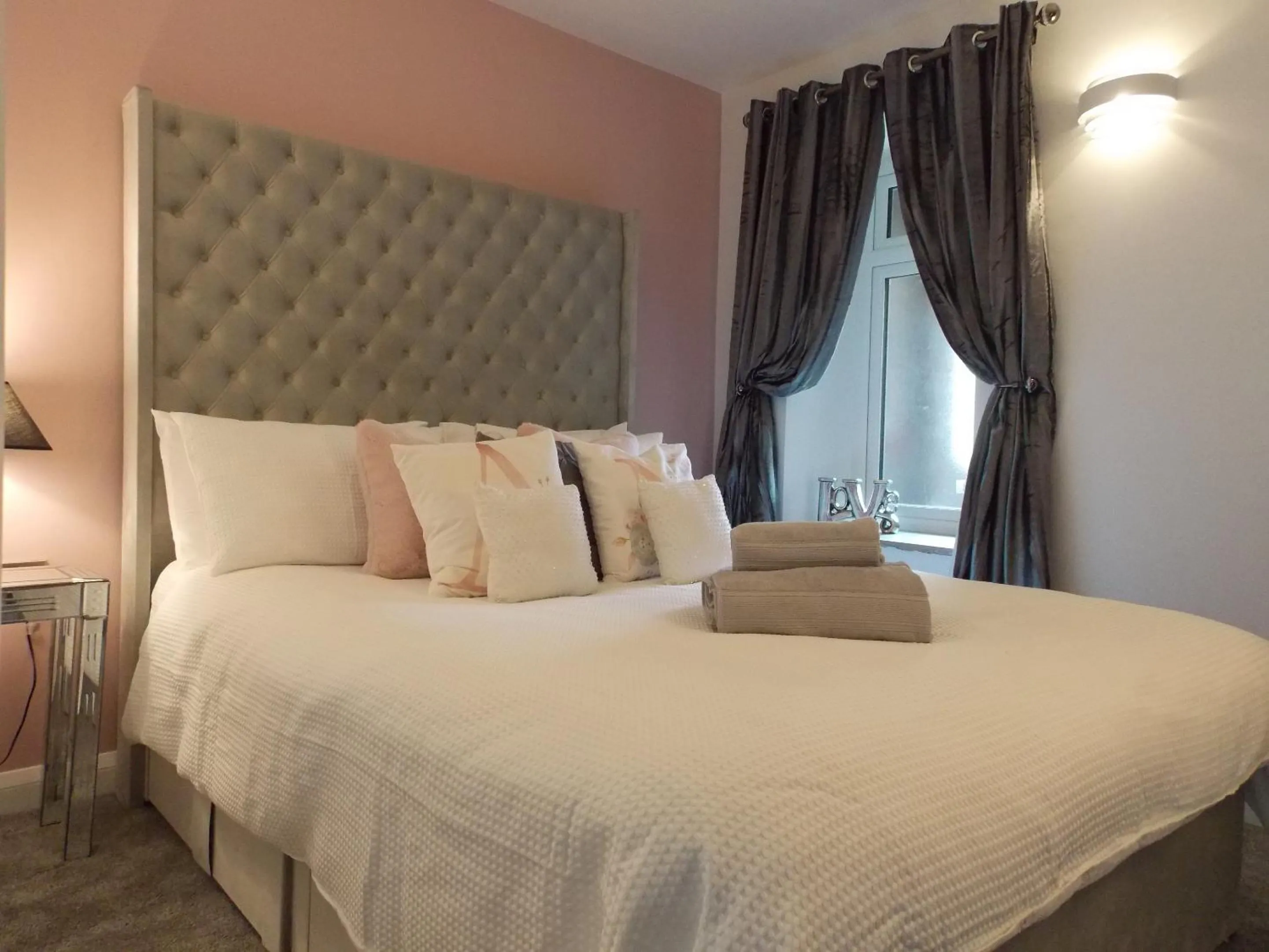 Bedroom, Bed in Eden Suite Sasco Apartments