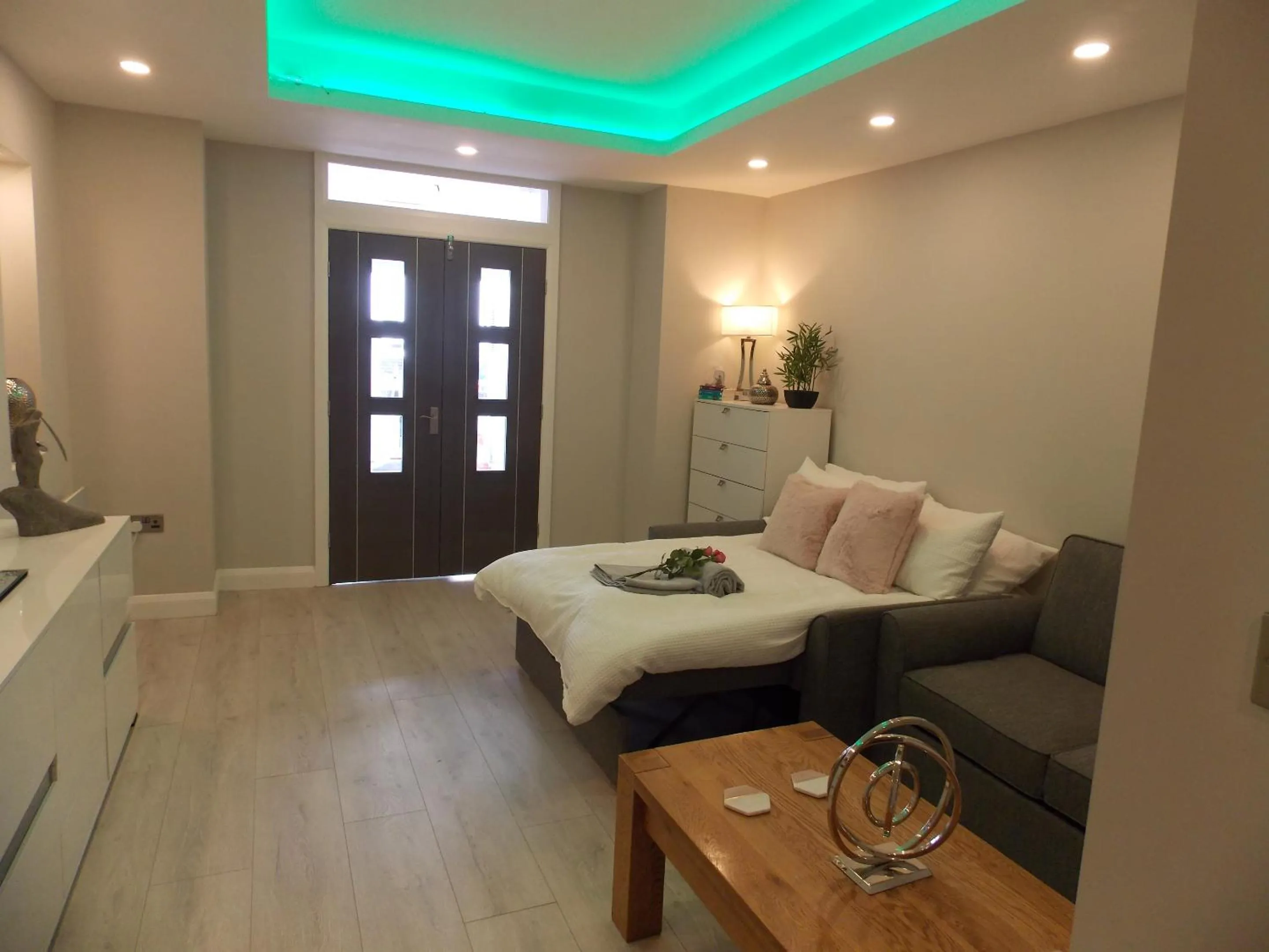 Living room in Eden Suite Sasco Apartments