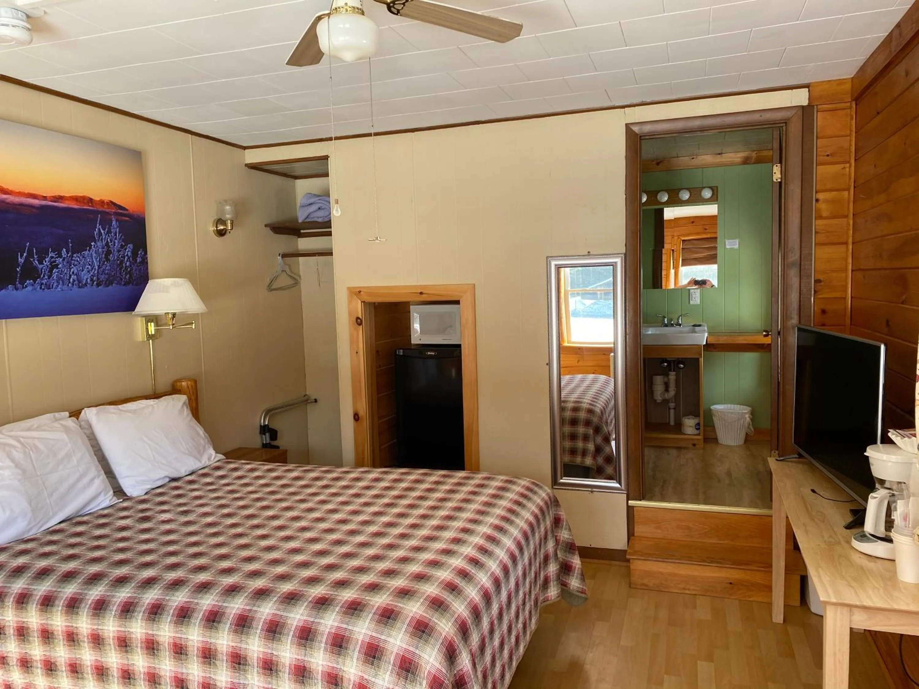 Bedroom in Mountain View Motel & Campground