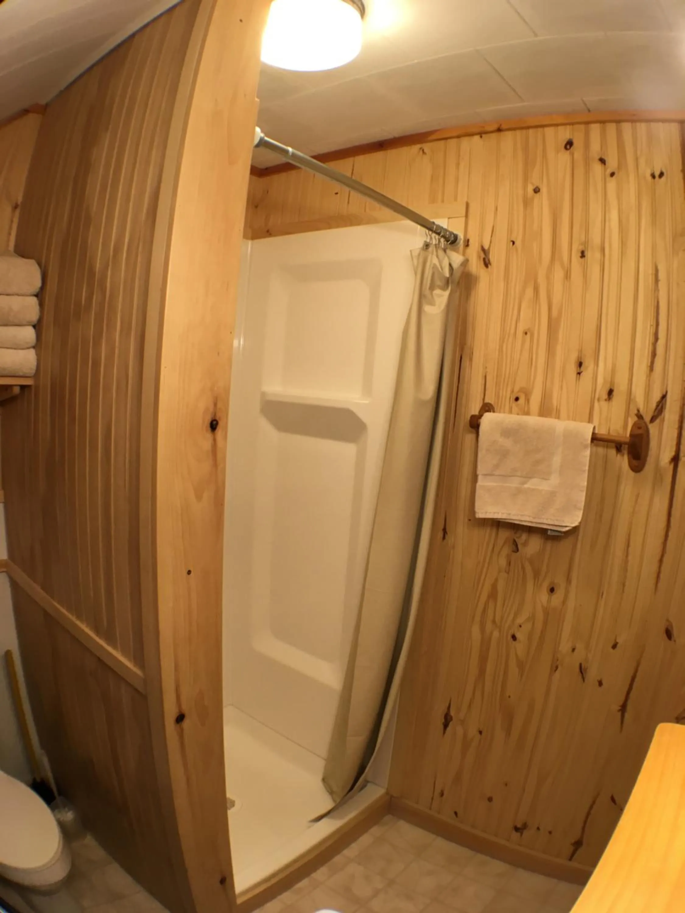 Bathroom in Mountain View Motel & Campground