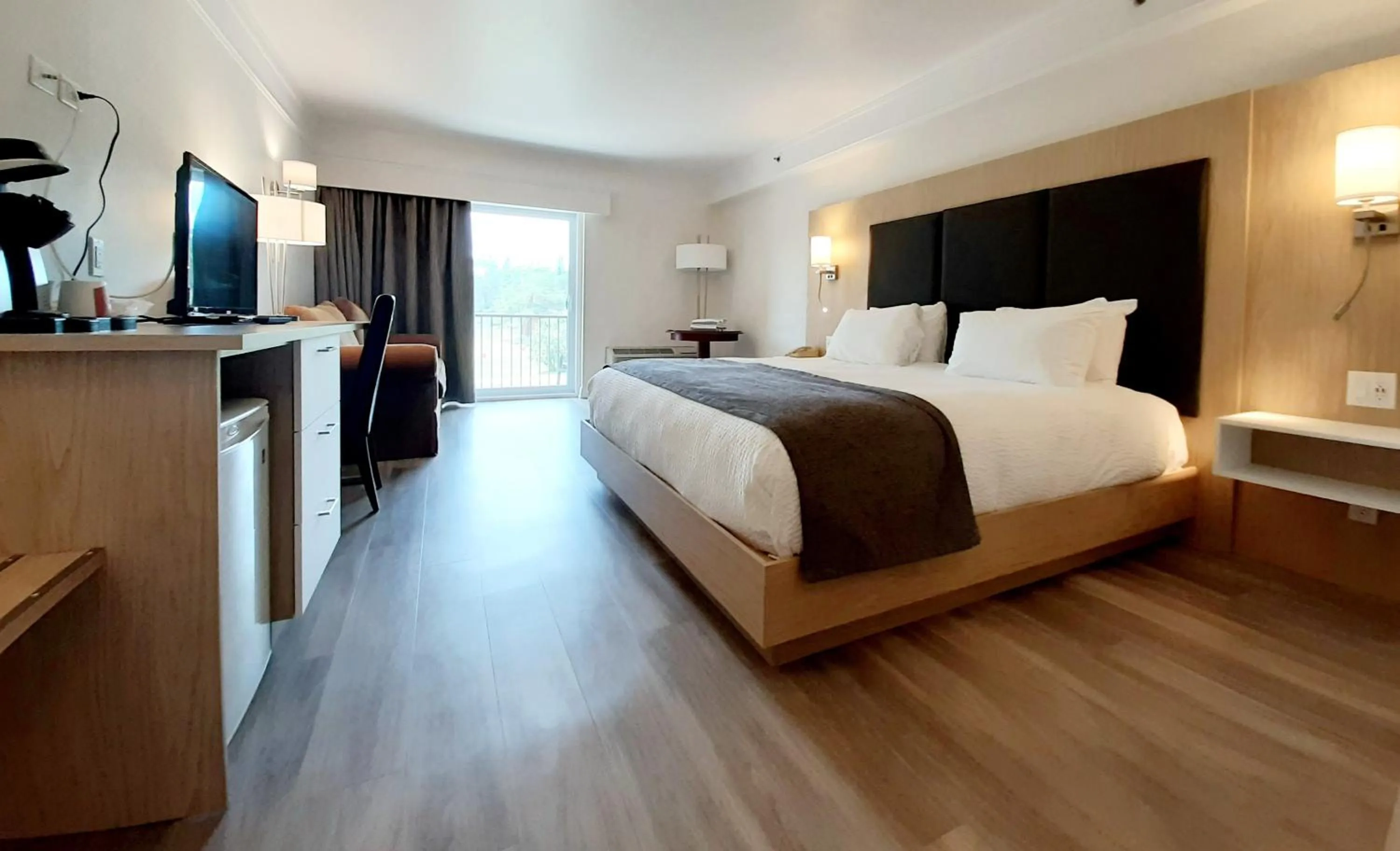 Mountain view, Bed in Le Manoir du Lac Delage