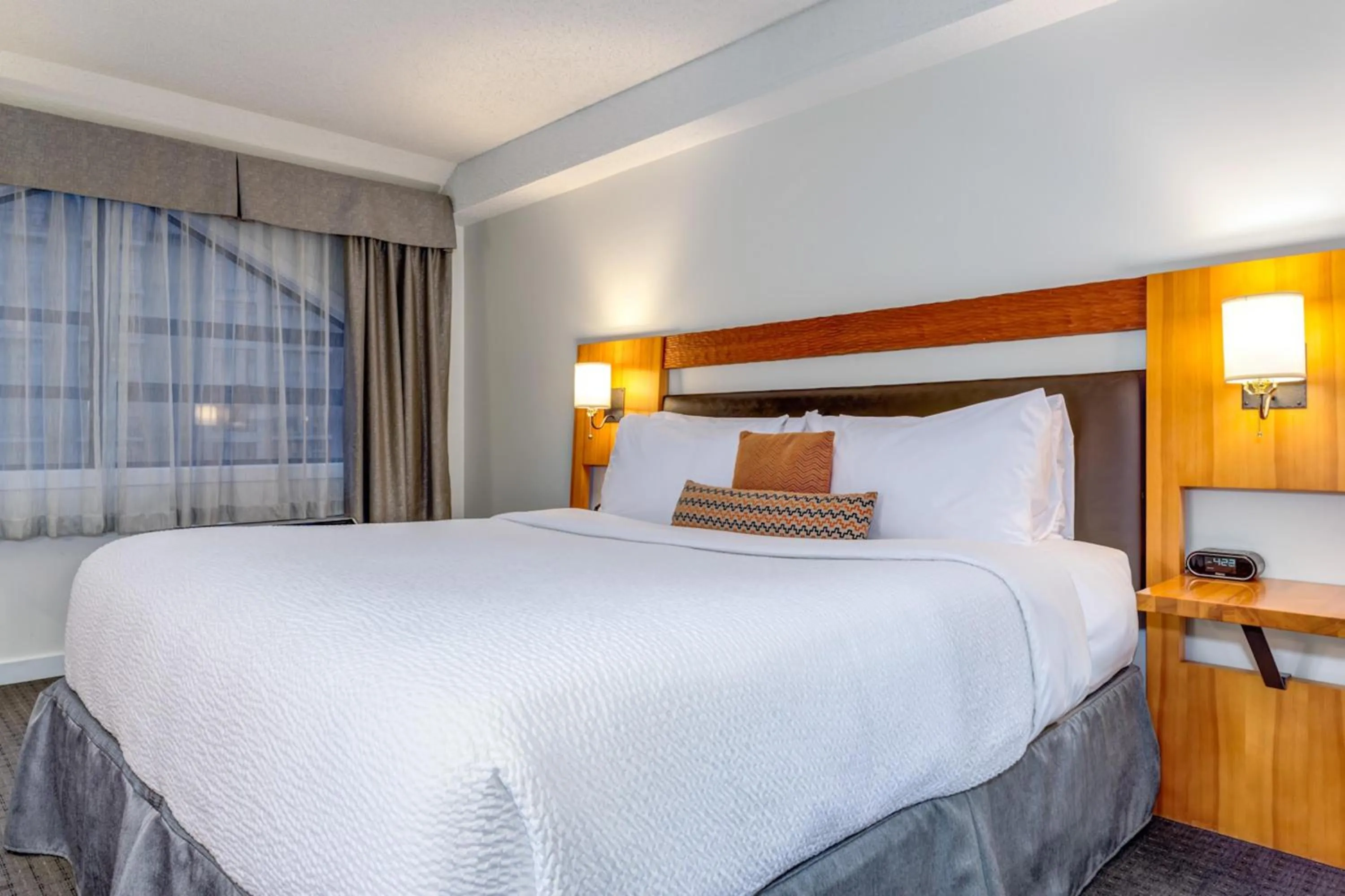 Bedroom, Bed in Listel Whistler, a Coast Hotel