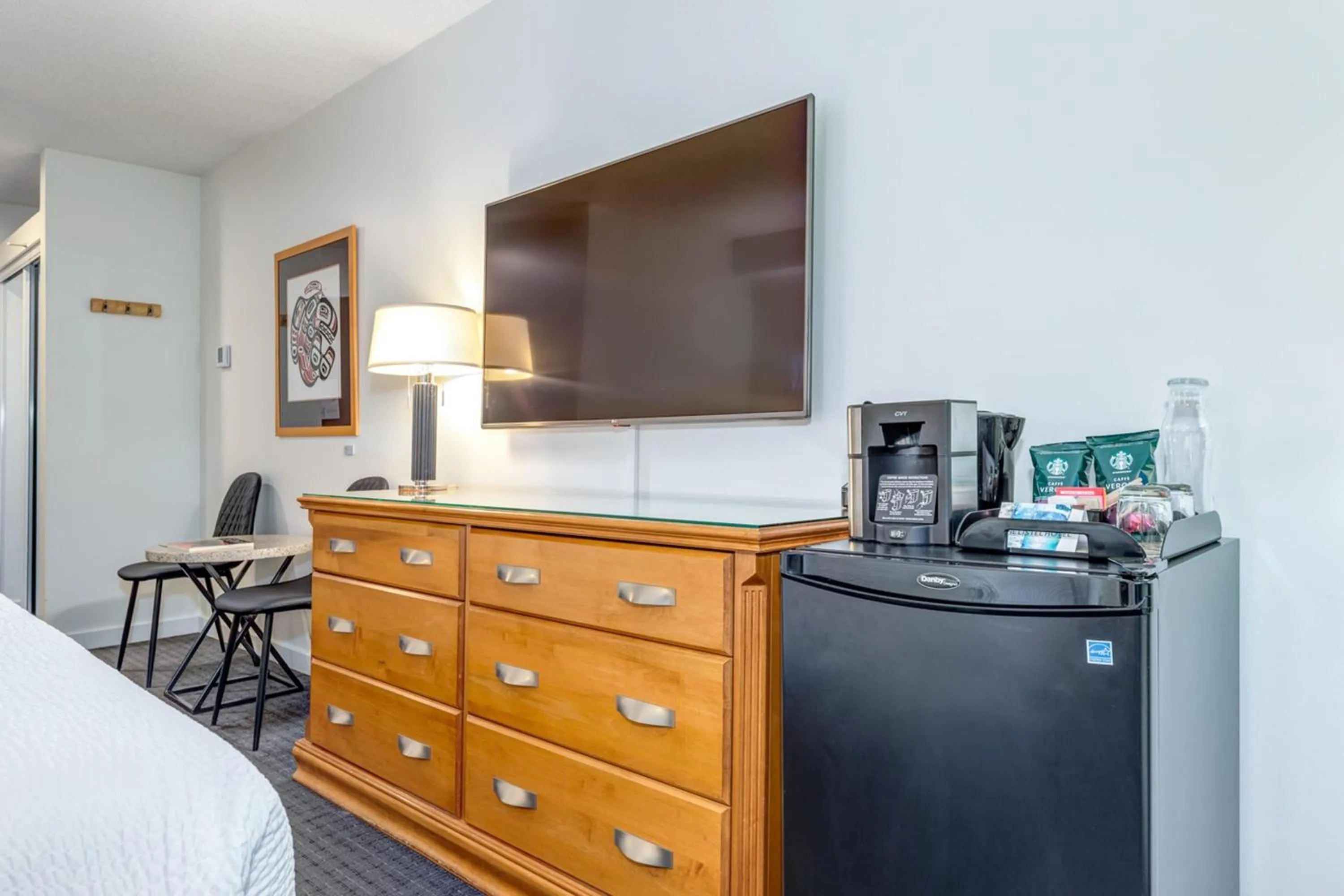 Bedroom, Bed in Listel Whistler, a Coast Hotel