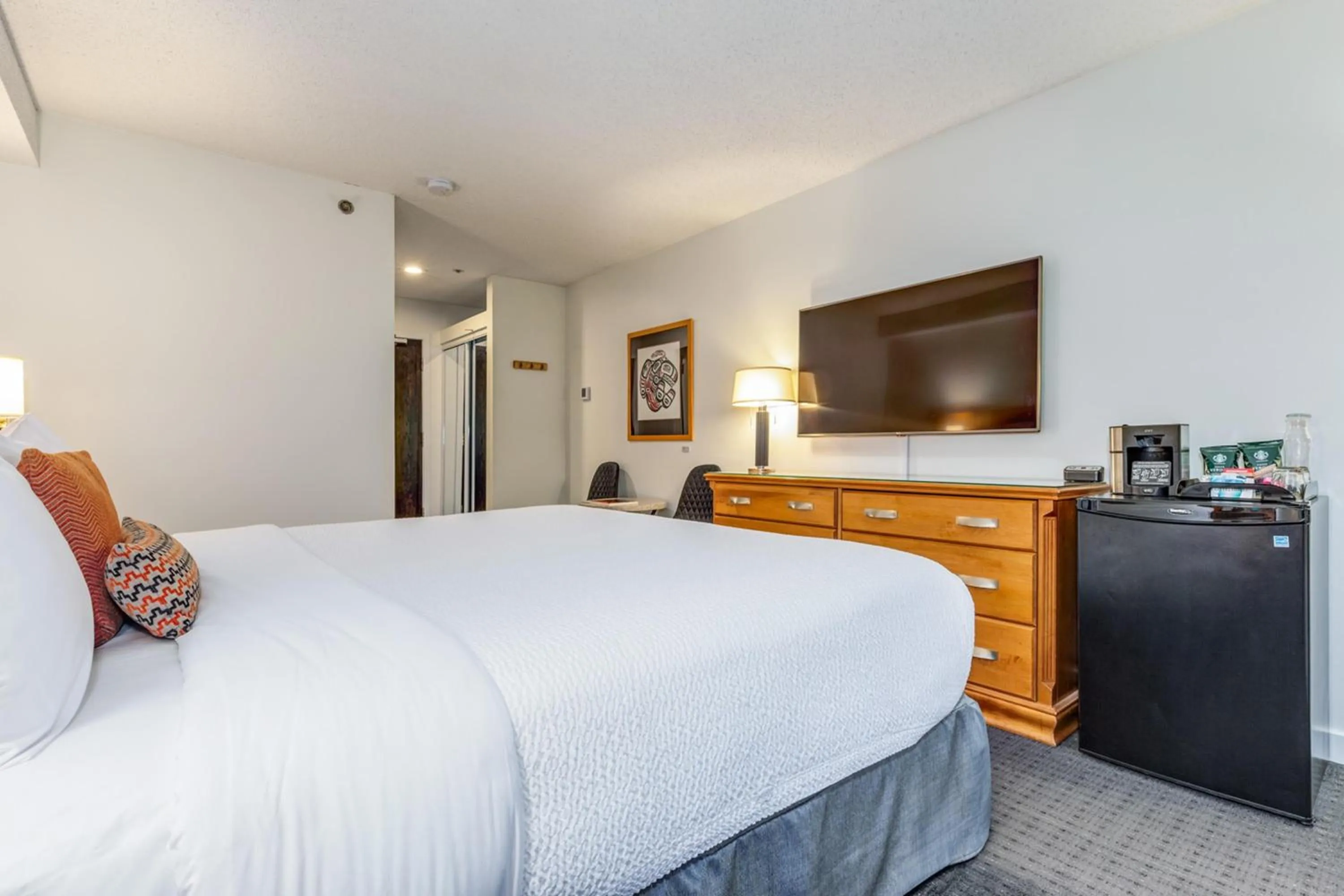 Bedroom, Bed in Listel Whistler, a Coast Hotel