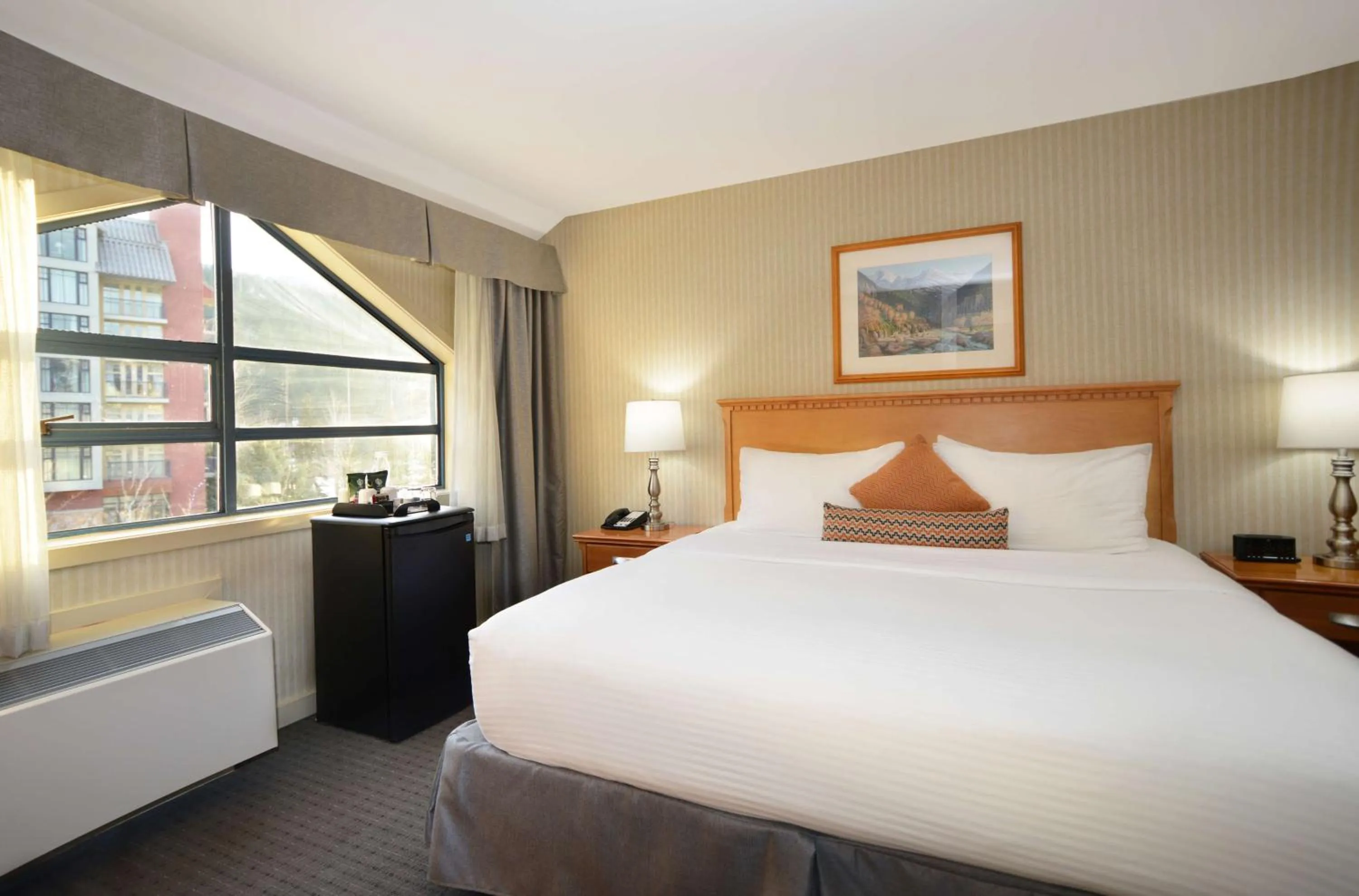 Bedroom, Bed in Listel Whistler, a Coast Hotel