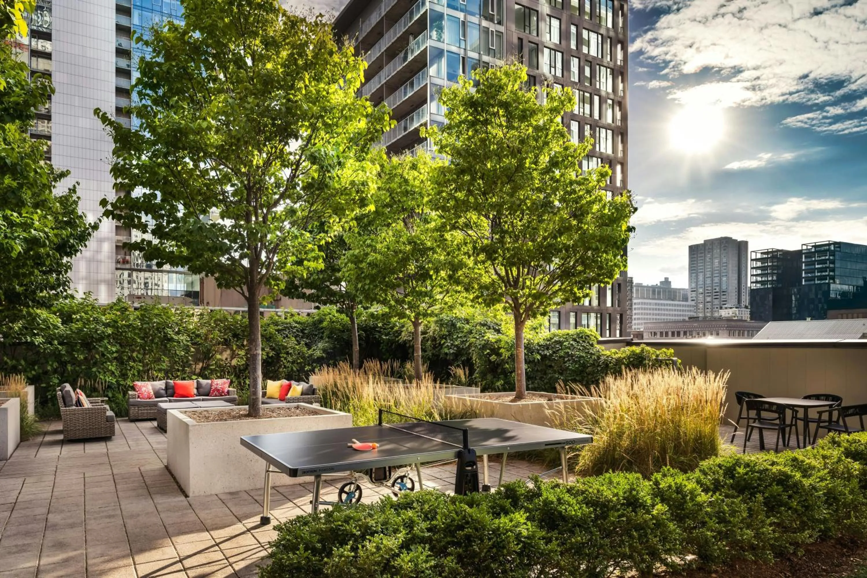 Lounge or bar in Le Centre Sheraton Montreal Hotel