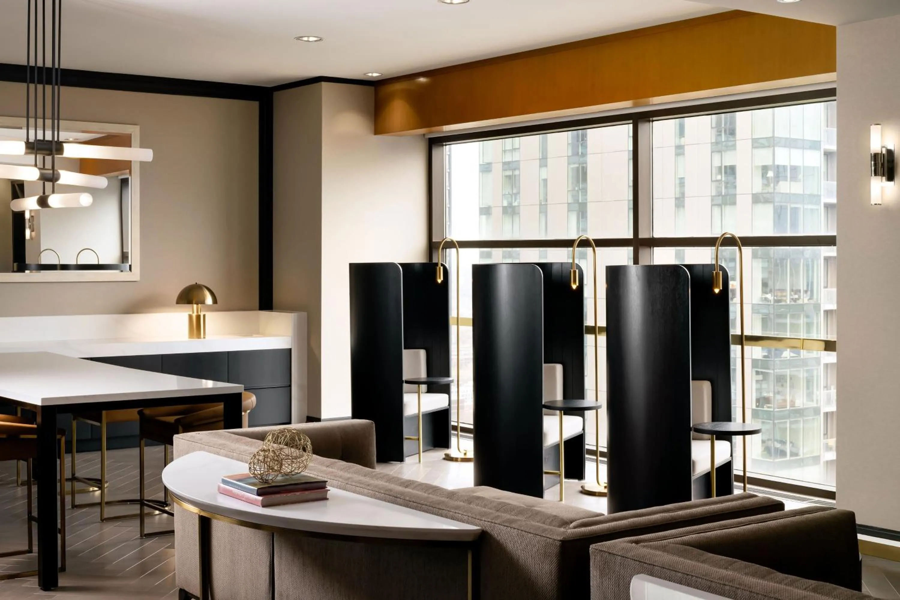 Lounge or bar in Le Centre Sheraton Montreal Hotel