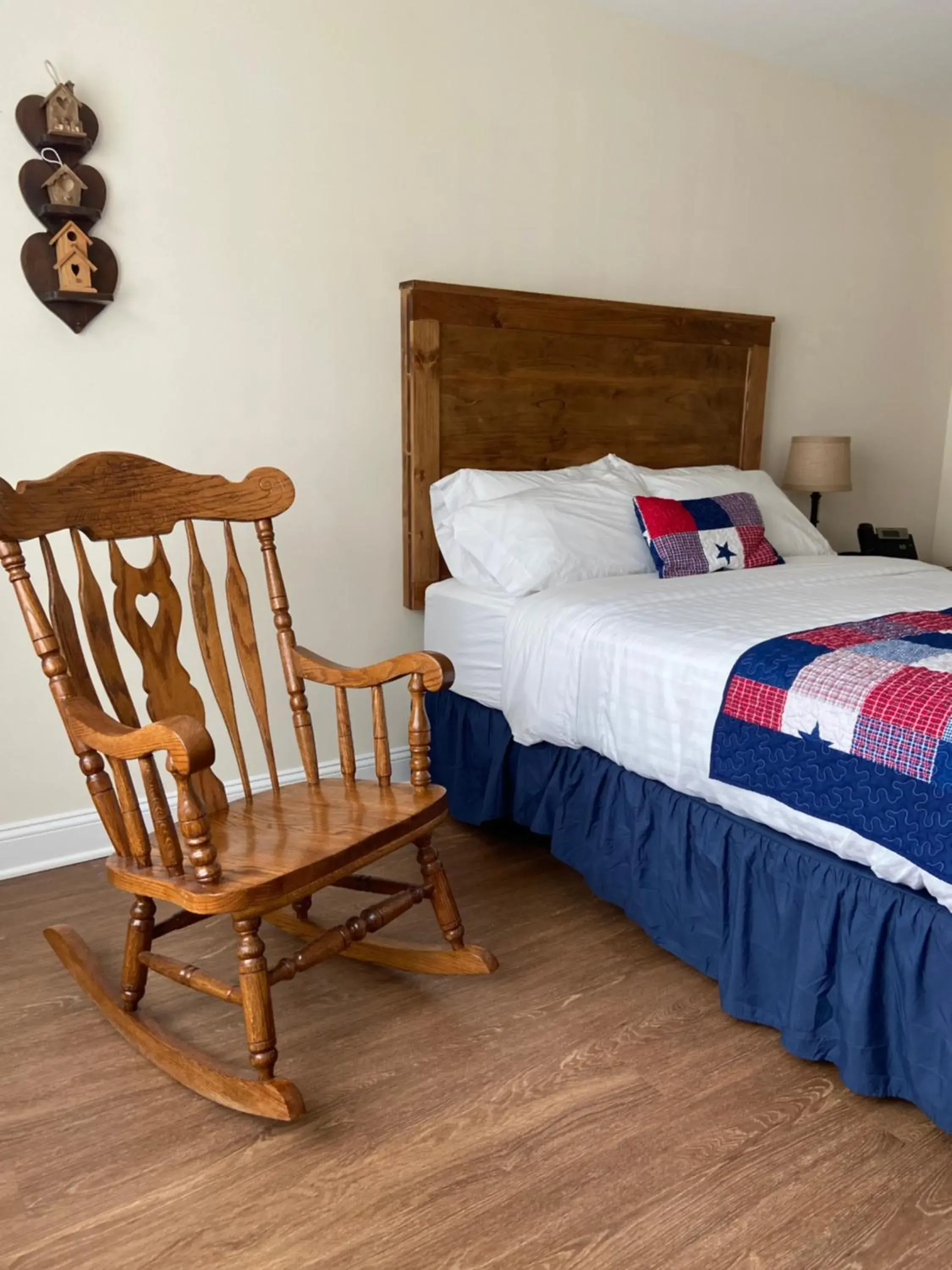 Queen Room - Disability Access in Country Inn of Hazlet Queen Room - Disability Access in Country Inn of Hazlet