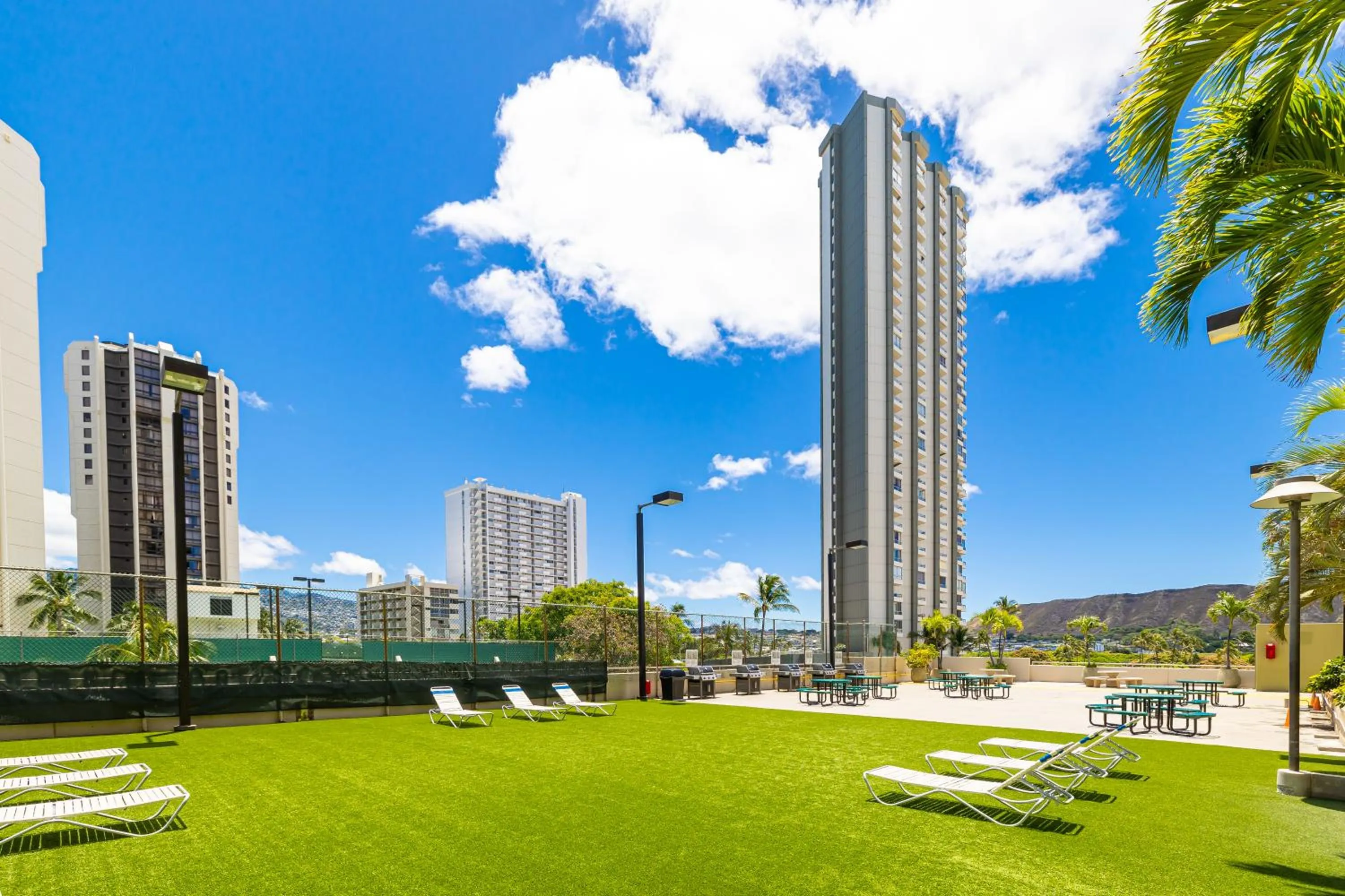 BBQ facilities in Diamond Head View Close to Waikiki Beach with Parking