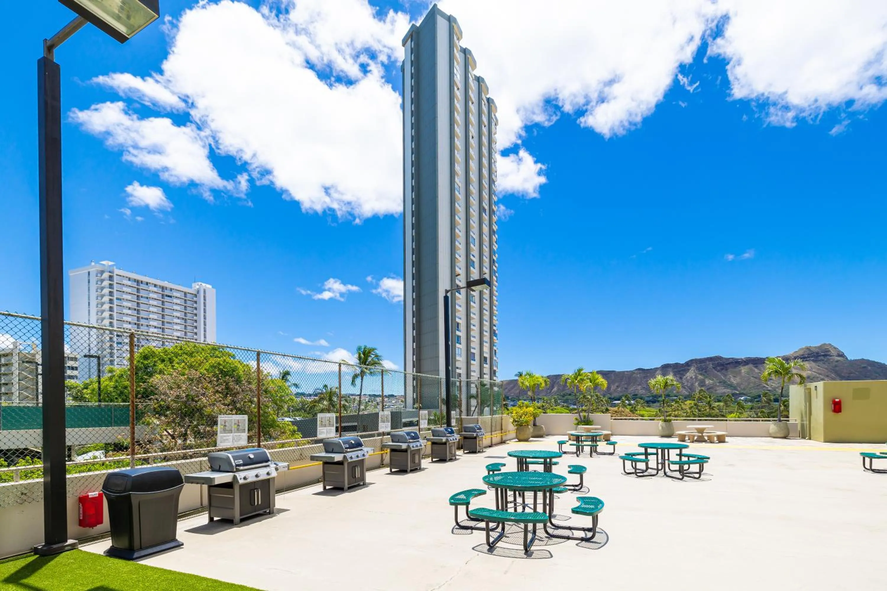 BBQ facilities in Diamond Head View Close to Waikiki Beach with Parking