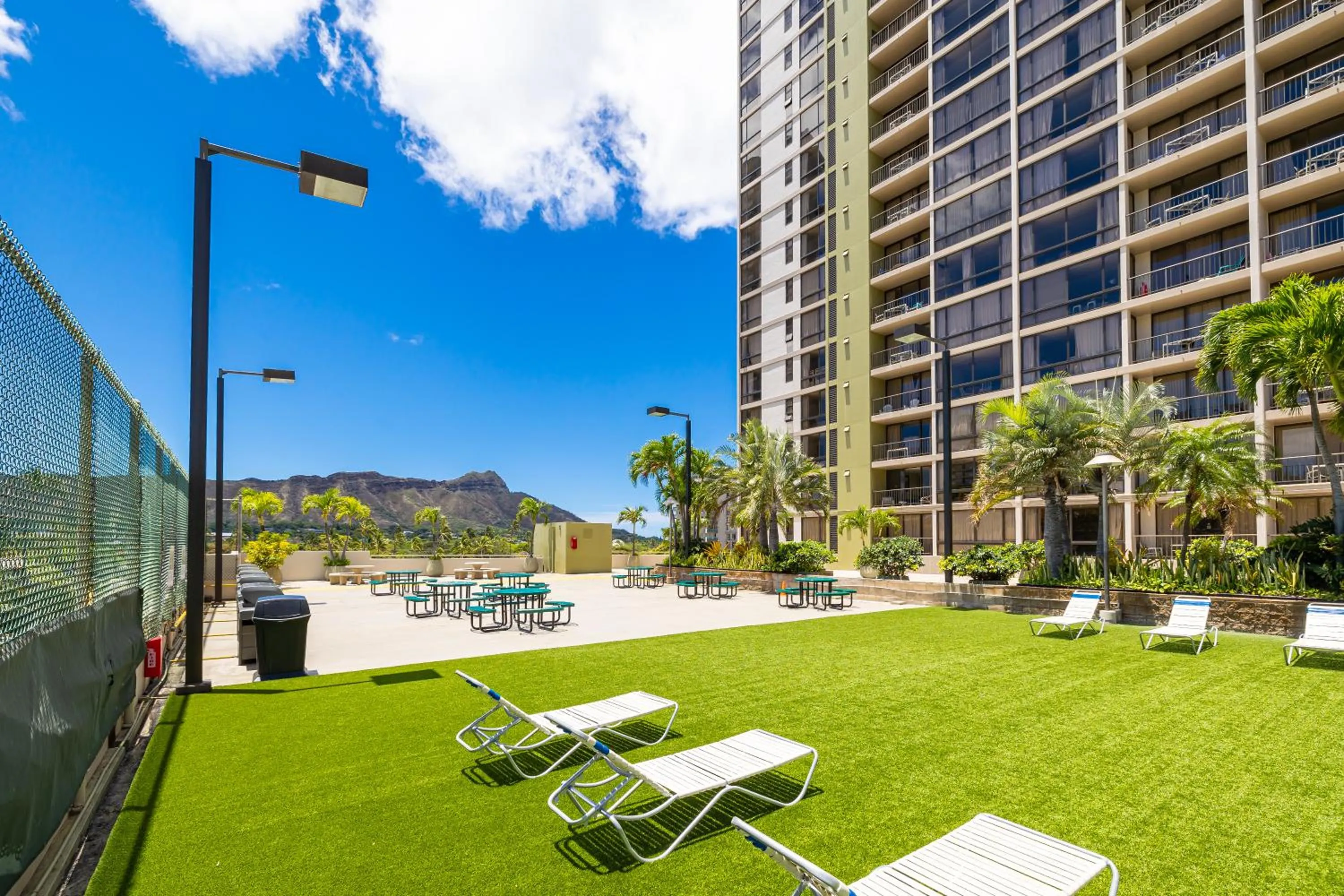 BBQ facilities in Diamond Head View Close to Waikiki Beach with Parking